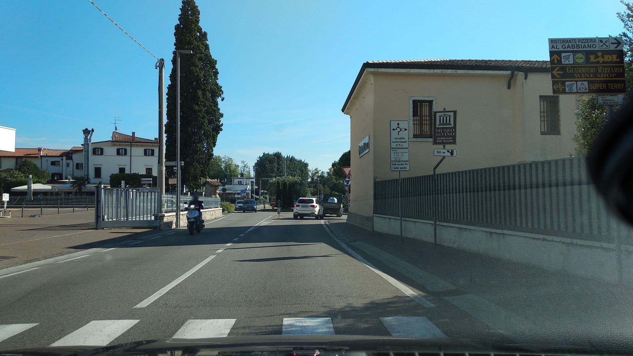 Street view near Wanderlust Hotel Bardolino, Bardolino — © steinm (CC BY-SA · Mapillary)