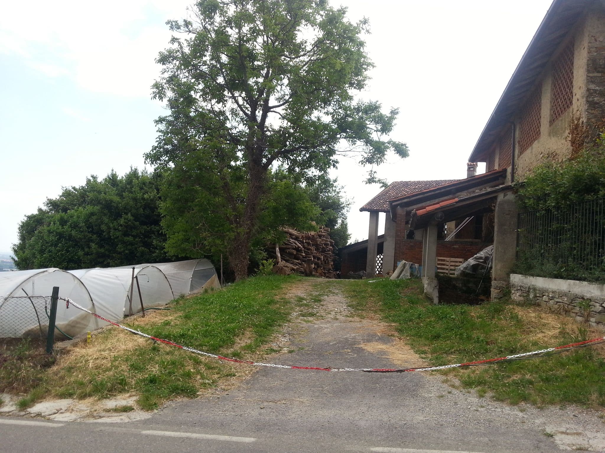 Street view near Loncanda Moderna Carlambroeus, Quattro Strade — © kaitu (CC BY-SA · Mapillary)