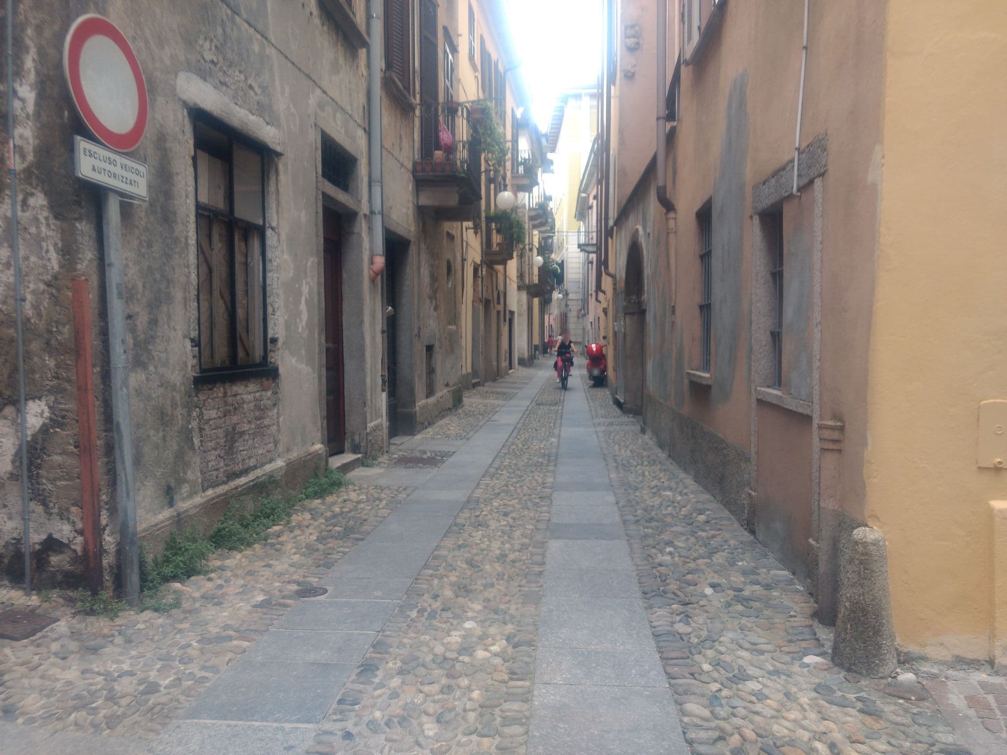 Street view near Hotel Aquadolce, Verbania — © mapeadora (CC BY-SA · Mapillary)