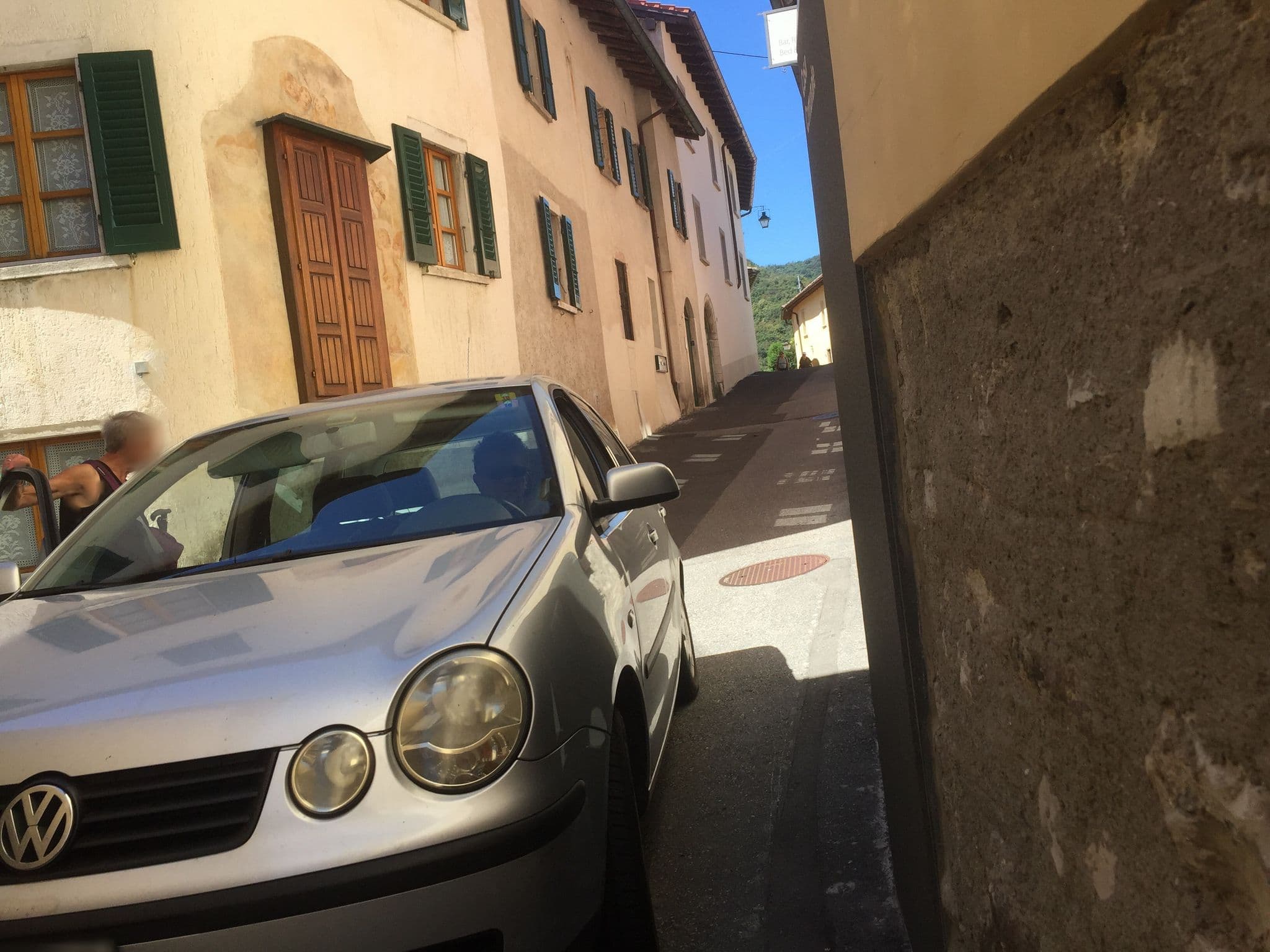 Street view near La Crisalide, Saltrio — © tubeli (CC BY-SA · Mapillary)