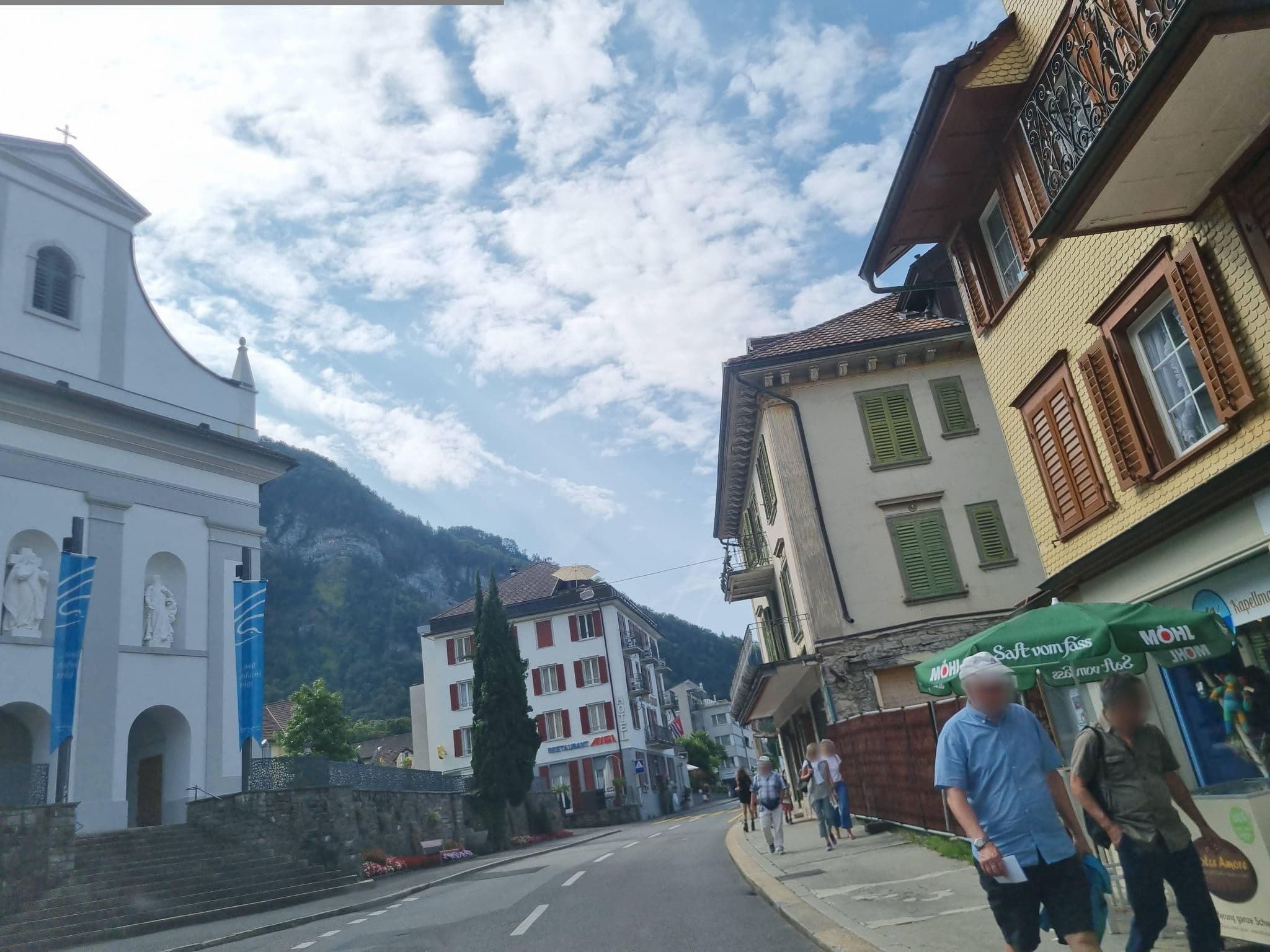 Street view near Villa Kapellmatt, Vitznau — © Yha1 (CC BY-SA · Mapillary)