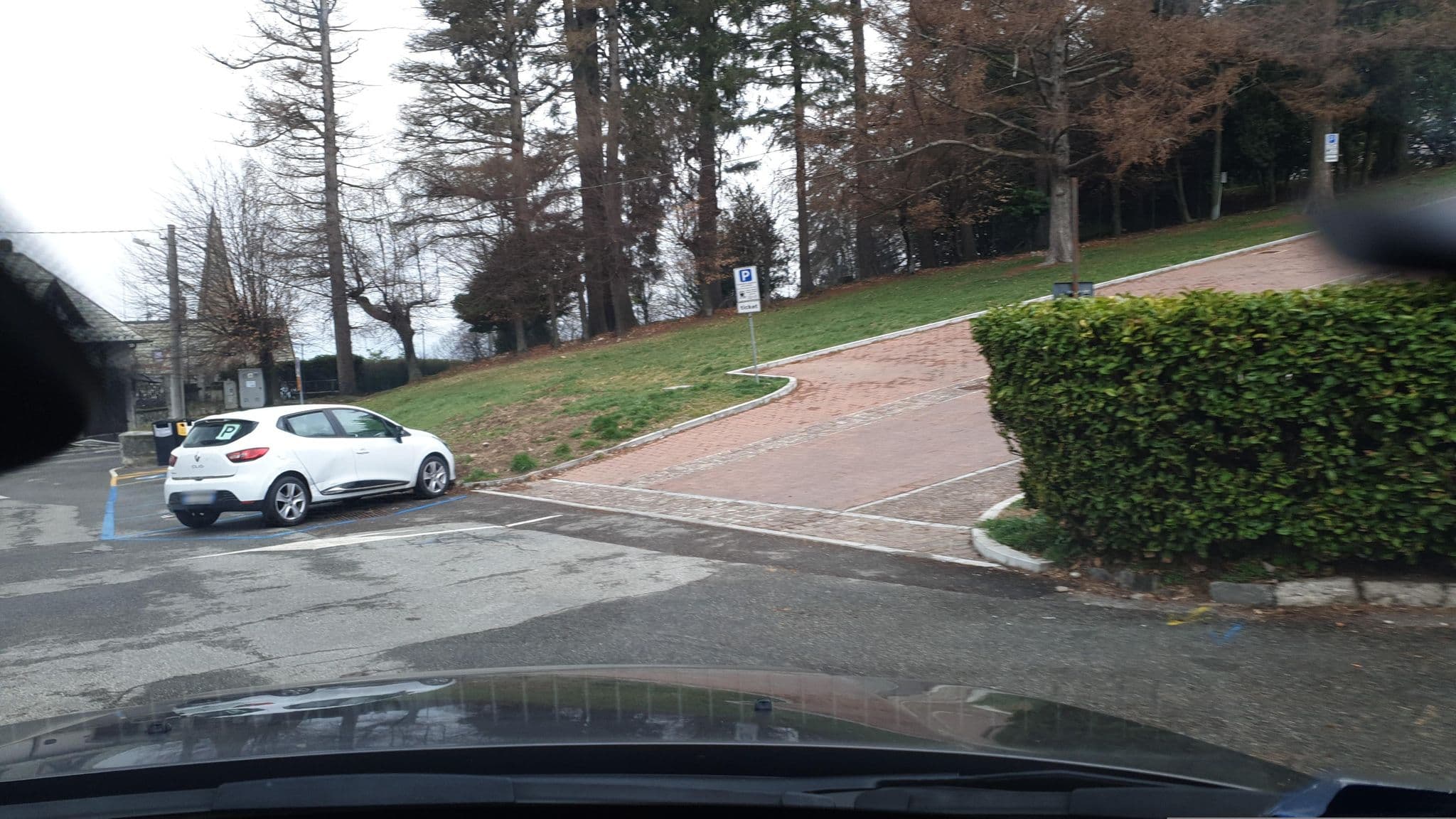 Street view near Hotel Paradiso Como, Brunate — © yannakis (CC BY-SA · Mapillary)