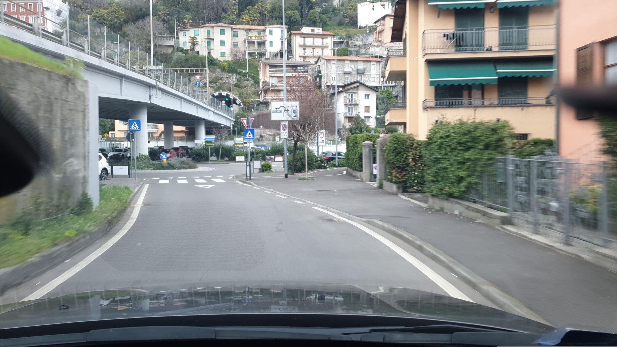 Street view near Pizzeria Trattoria Ponte Vecchio, Cernobbio — © yannakis (CC BY-SA · Mapillary)