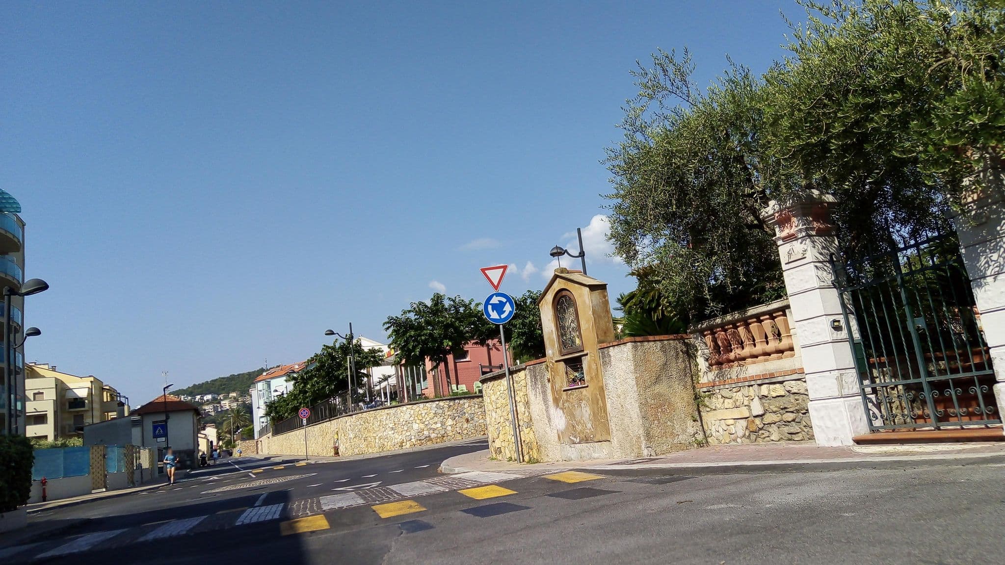 Street view near Hotel Villa La Lanterna, Borgio — © mariofiab (CC BY-SA · Mapillary)