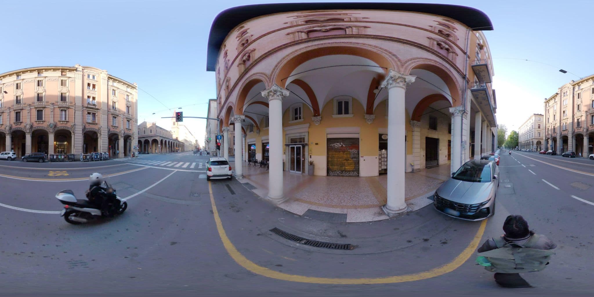 Street view near Almarossa, Bologna