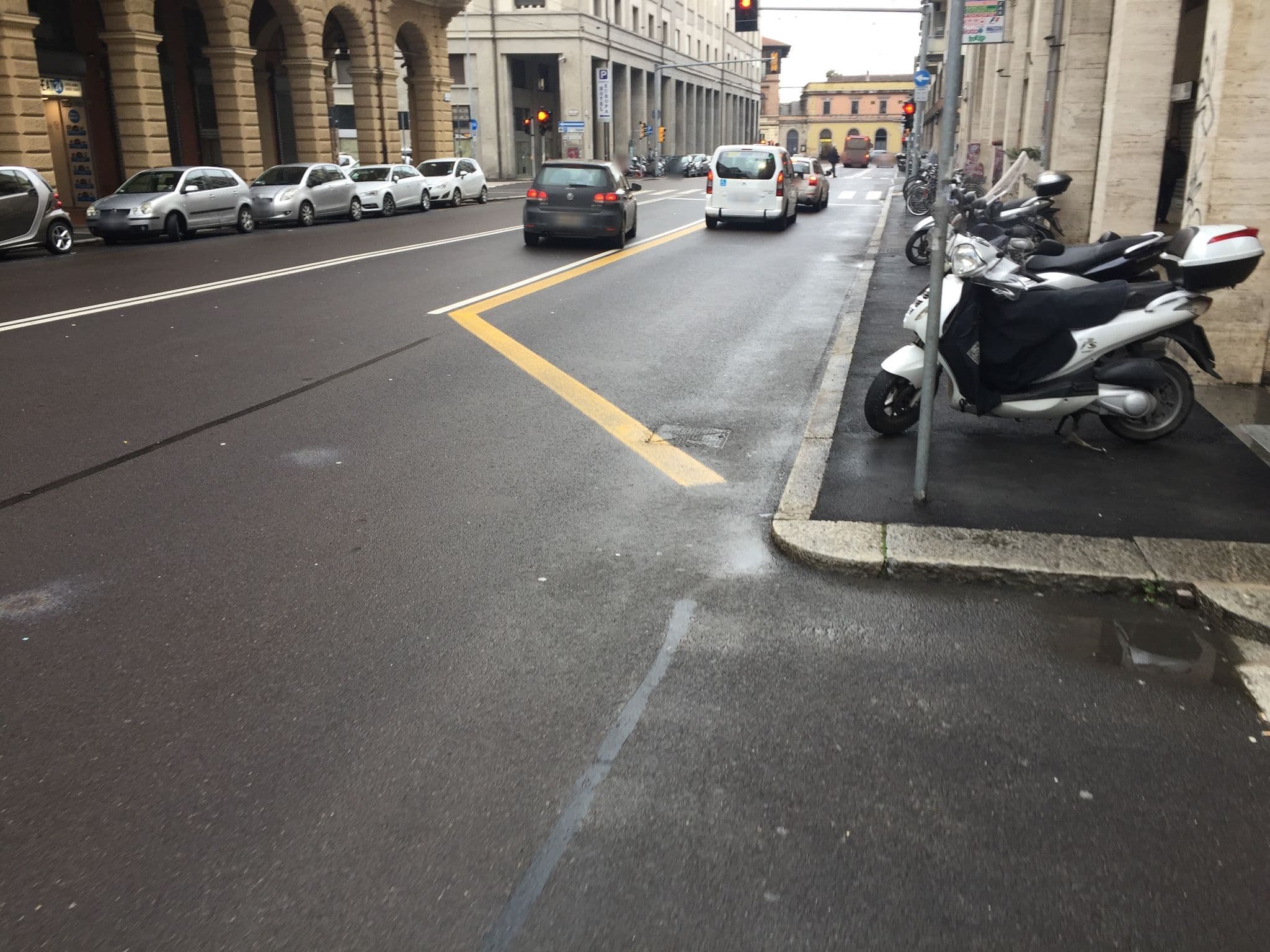 Street view near Maglo Centro, Bologna — © vipoosanan (CC BY-SA · Mapillary)