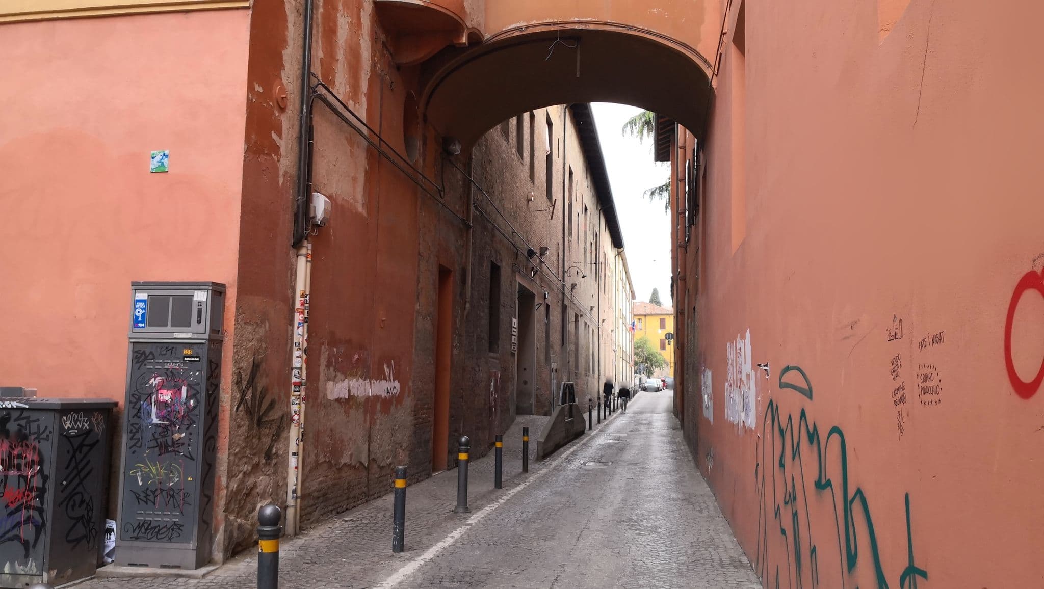 Street view near Albergo San Vitale, Bologna — © linqh (CC BY-SA · Mapillary)