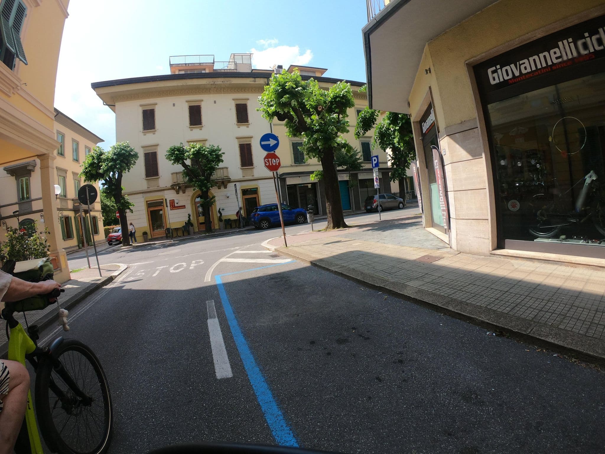 Street view near Hotel Brasile Montecatini-Terme, Montecatini-Terme — © pbb (CC BY-SA · Mapillary)