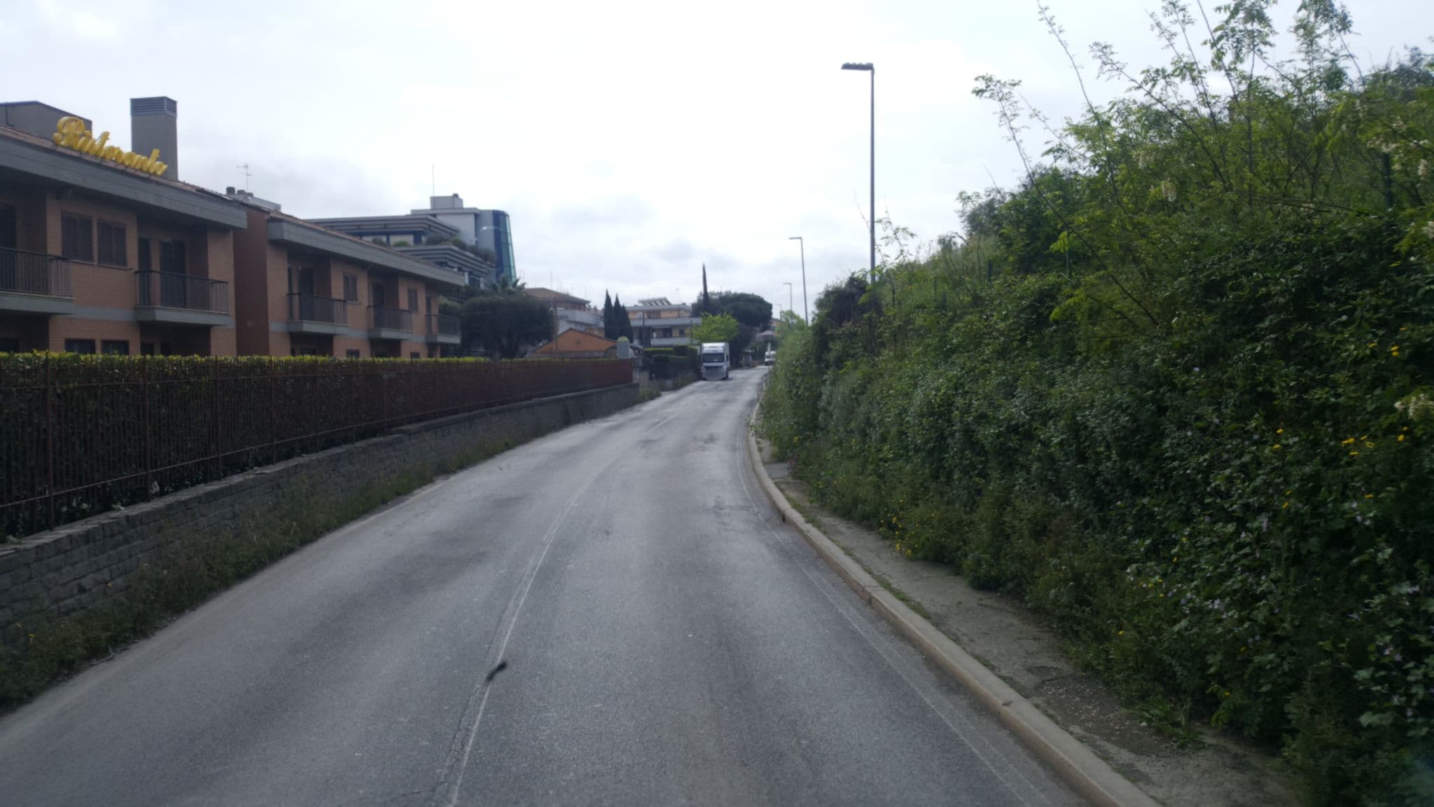 Street view near Hotel Divino Amore Casa del Pellegrino, Borgo Lotti — © klimakas (CC BY-SA · Mapillary)