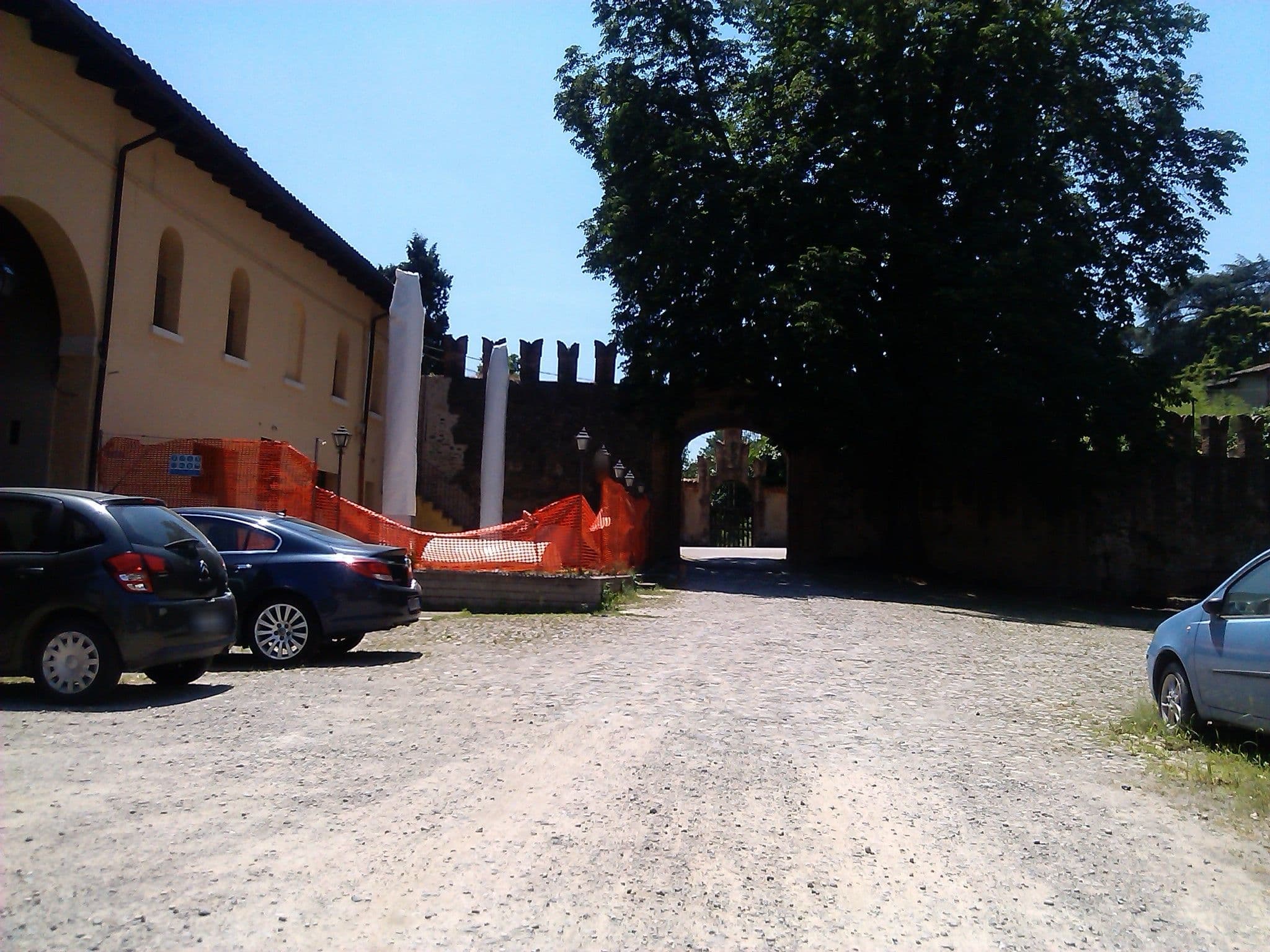 Street view near Palazzo de' Rossi Hotel, Borgonuovo — © changchun1 (CC BY-SA · Mapillary)