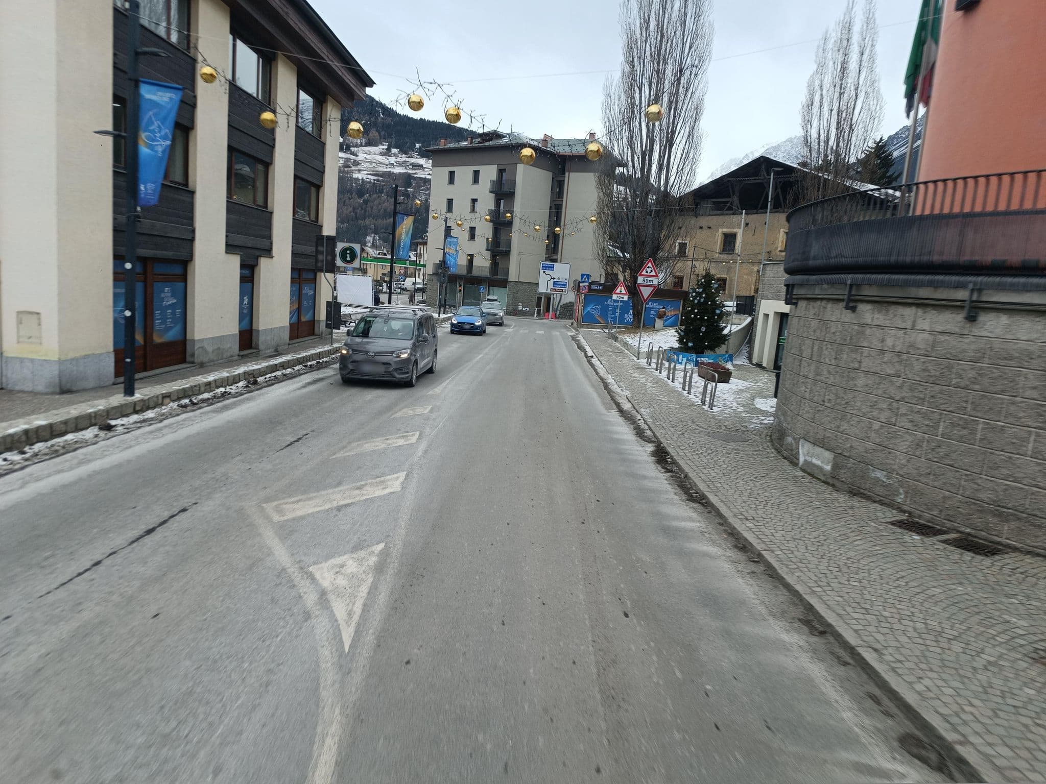 Street view near Hotel Cervo Bormio, Bormio — © klimakas (CC BY-SA · Mapillary)