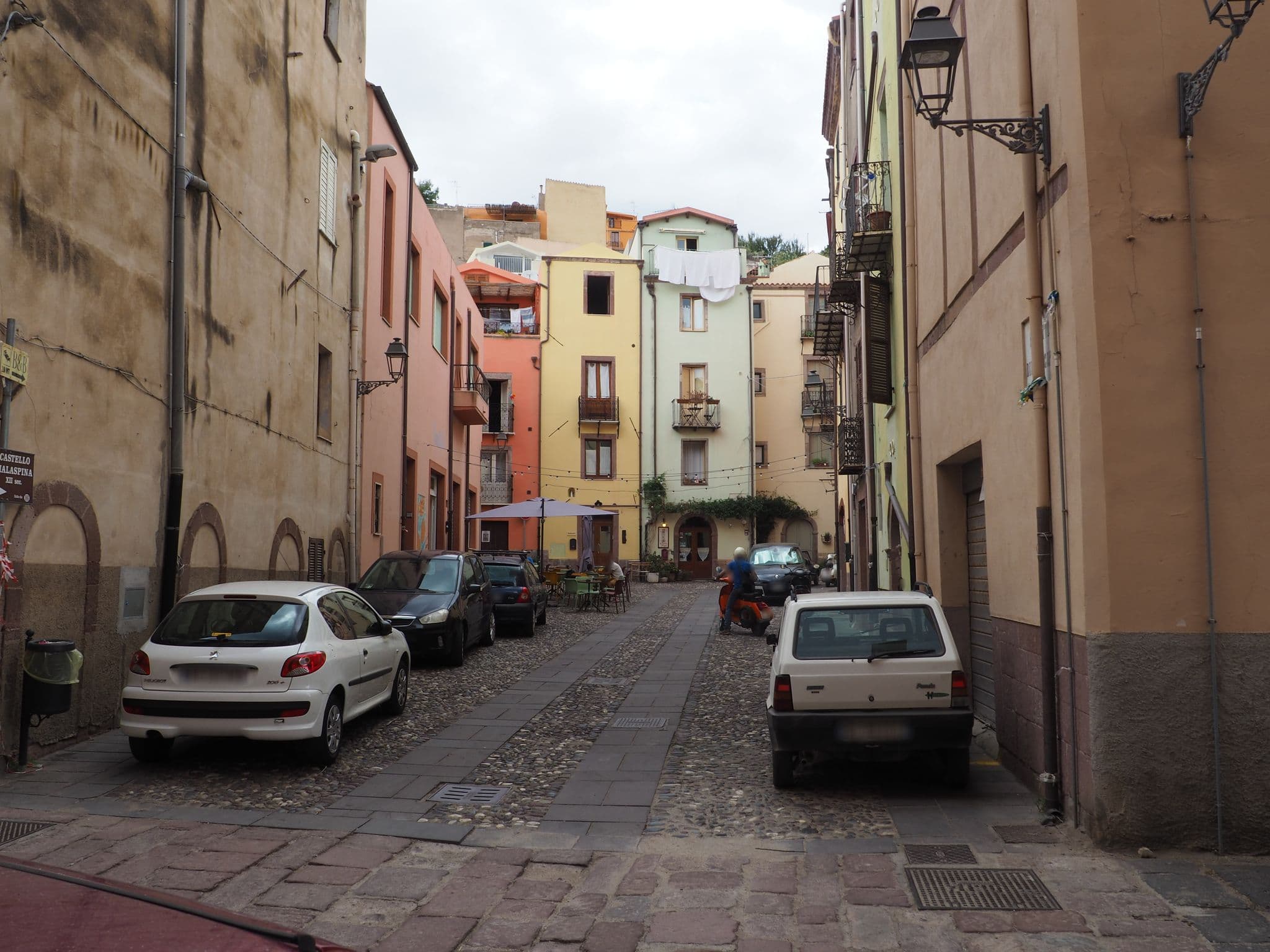 Street view near La Vecchia Torre, Bosa — © allesmeins (CC BY-SA · Mapillary)