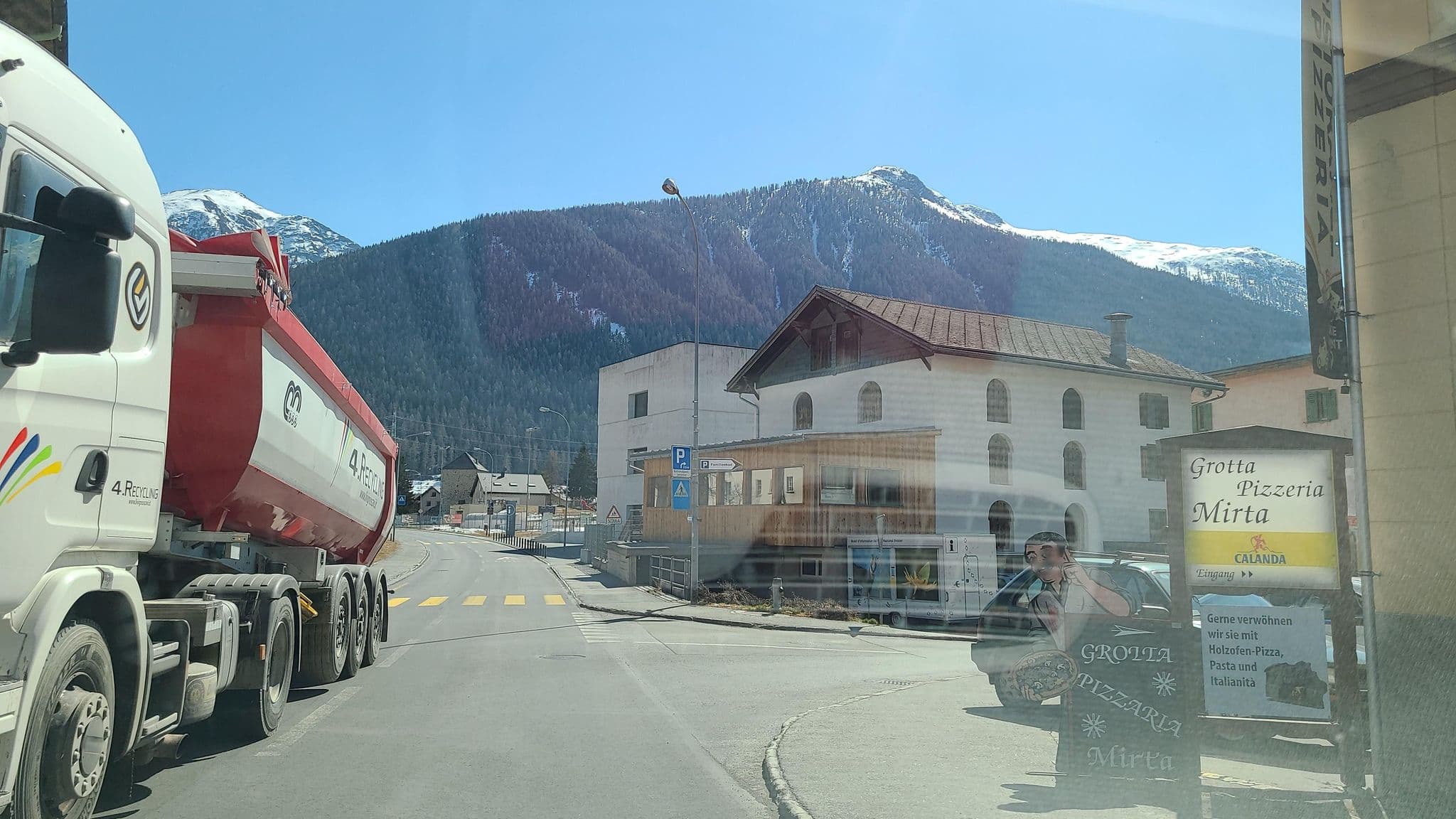 Street view near Hotel Restaurant Spöl, Zernez — © chrisbeddow (CC BY-SA · Mapillary)