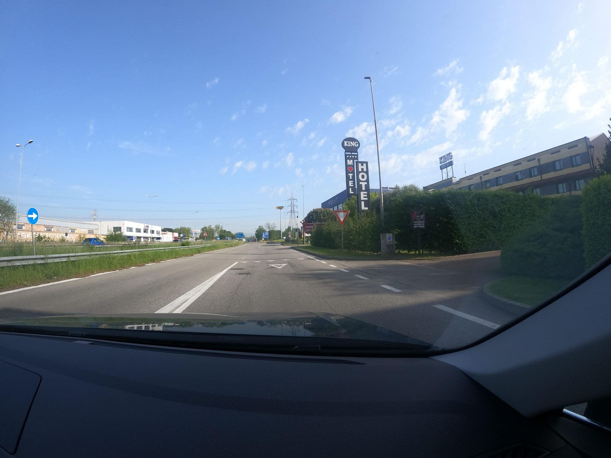 Street view near Smart Hotel King, by R Collection Hotels, Varedo — © borovac (CC BY-SA · Mapillary)