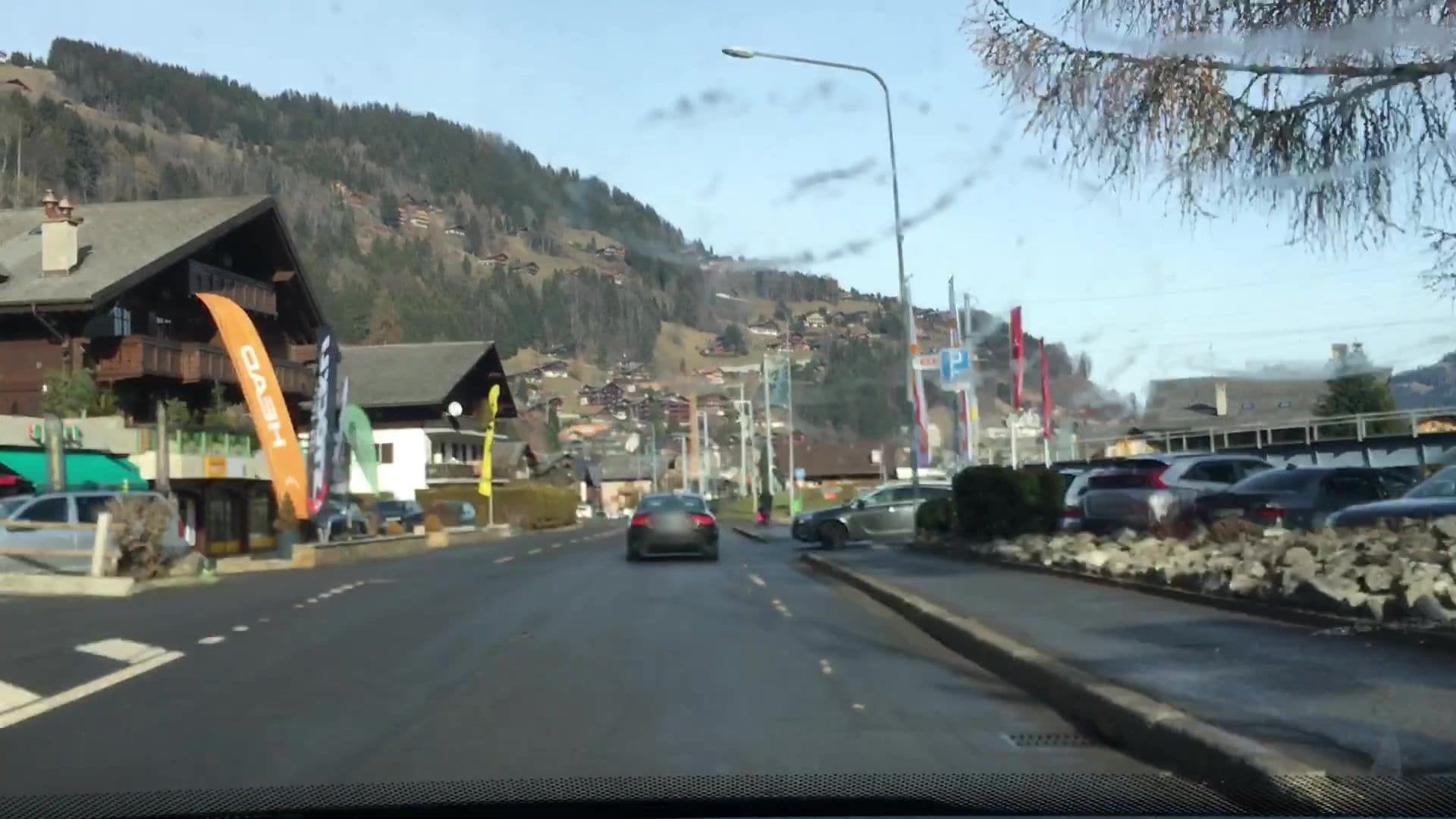 Street view near Le petit baroudeur, Champéry — © lvl5 (CC BY-SA · Mapillary)