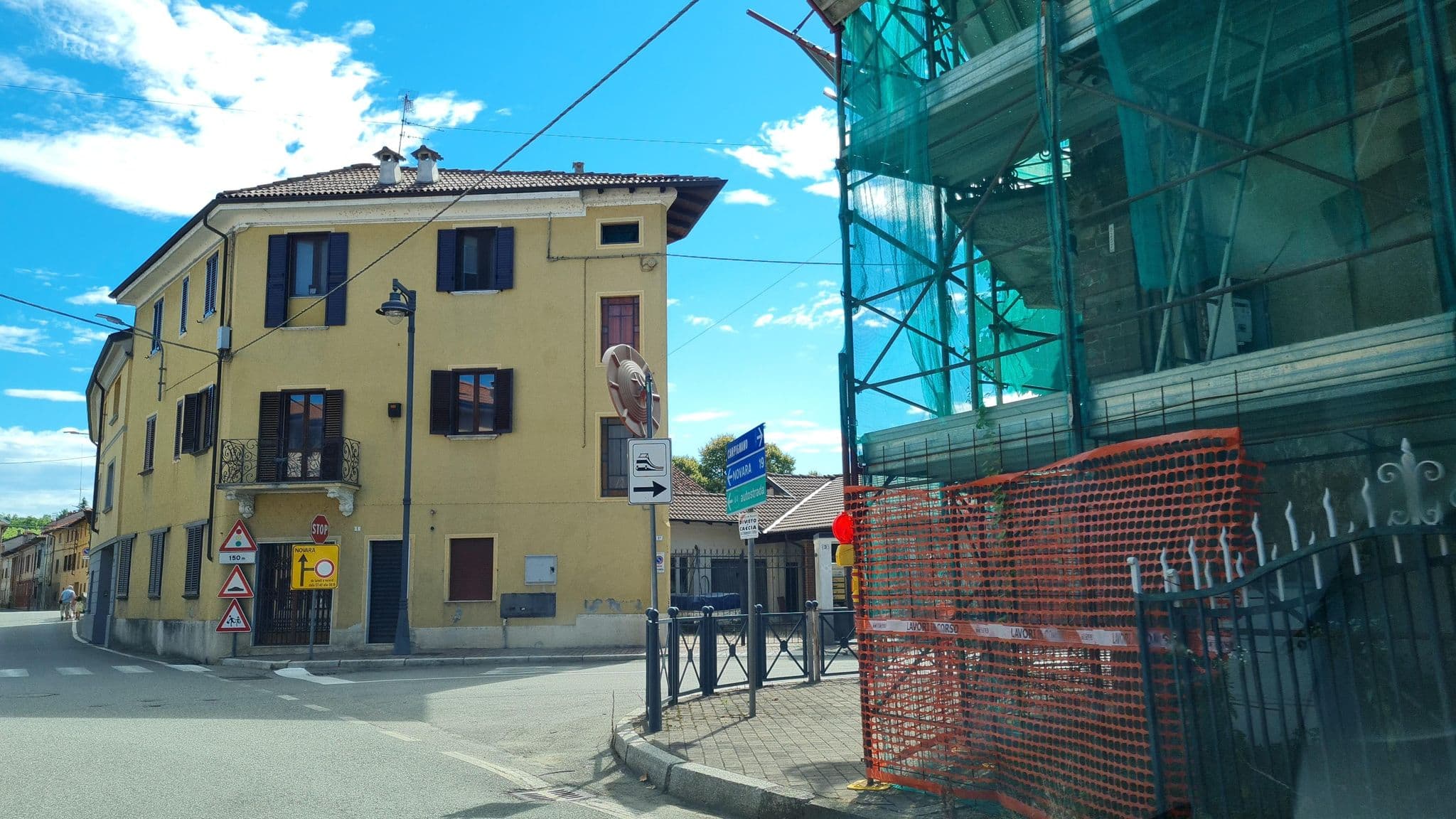 Street view near Le Fare - Your rooms on the hill, Fara Novarese — © laniuscollurio (CC BY-SA · Mapillary)