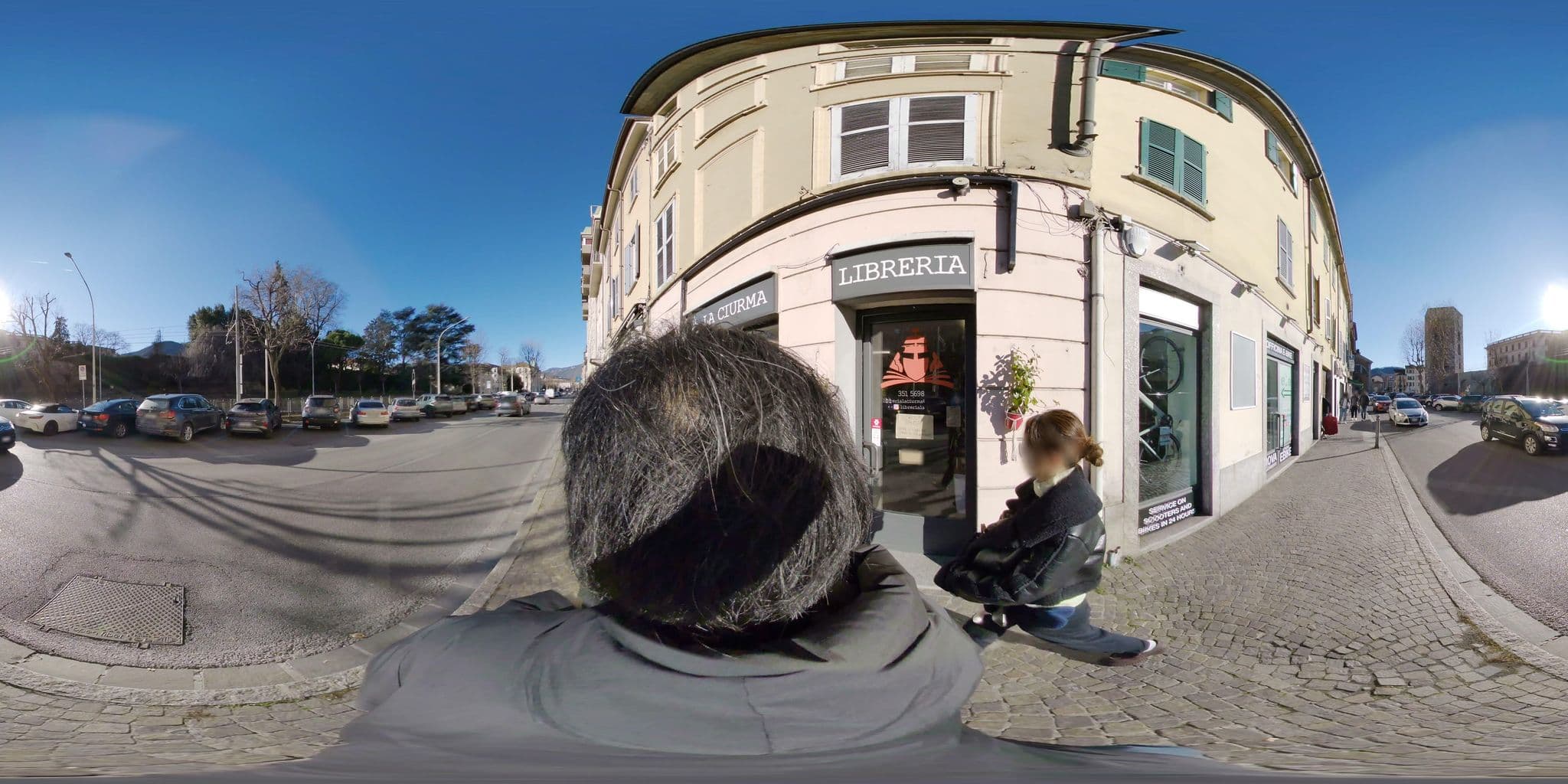 Street view near COMO LUXURY SUITES AURUM VITRUM, Como — © akiyoshiii213 (CC BY-SA · Mapillary)