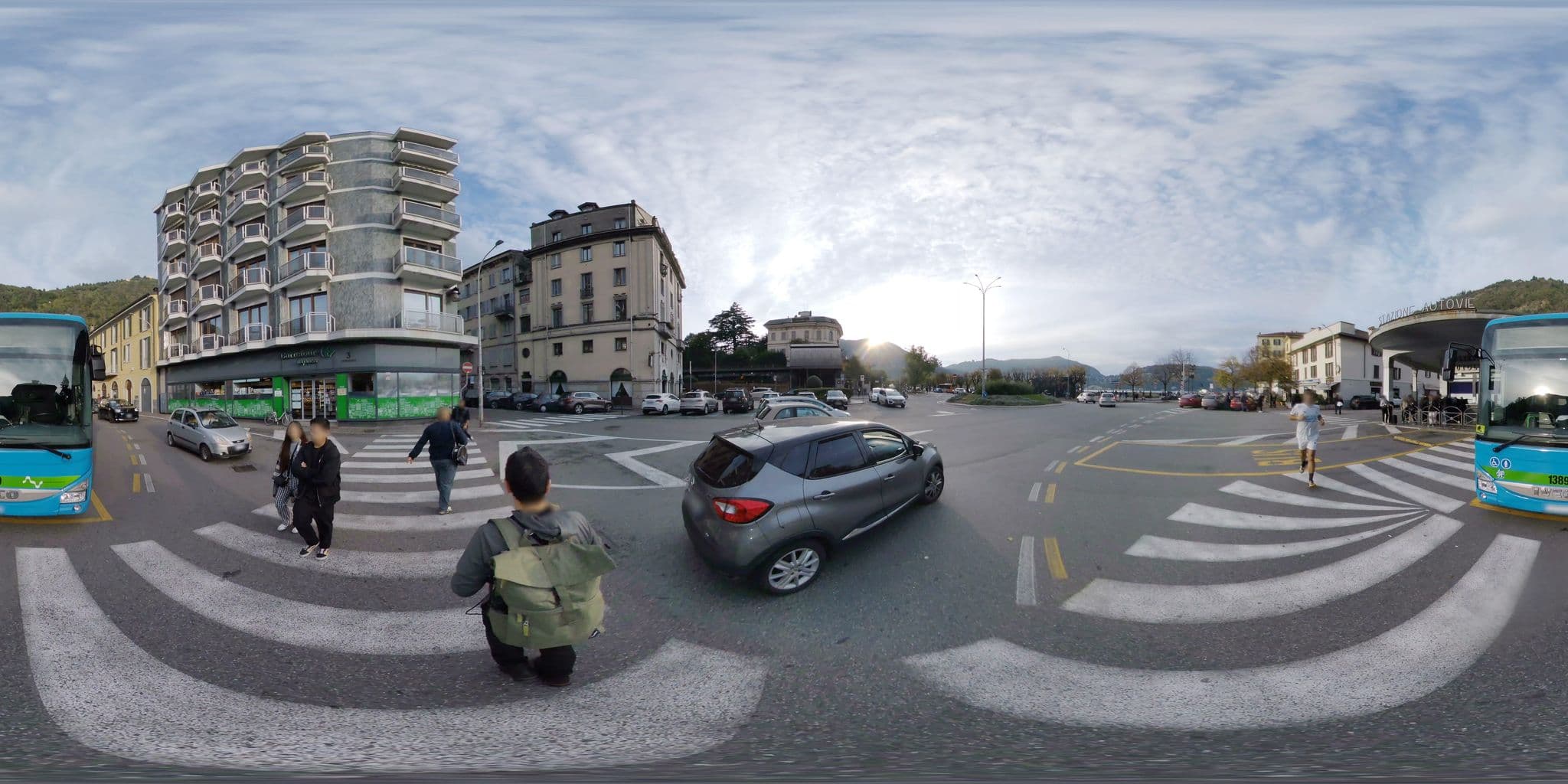 Street view near La Terrazza di Como, Como — © mapconcierge (CC BY-SA · Mapillary)