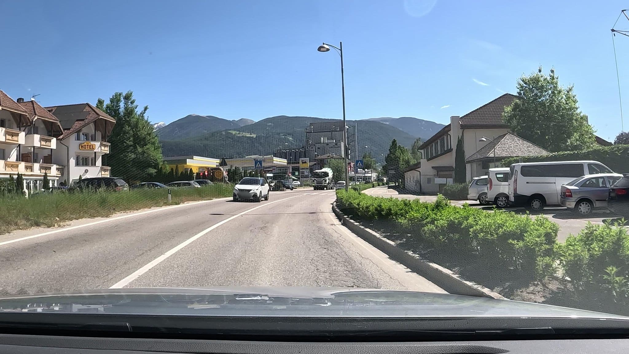 Street view near Hotel | Restaurant | Pizzeria Wochtla Buam, Brunico — © stefanro74 (CC BY-SA · Mapillary)