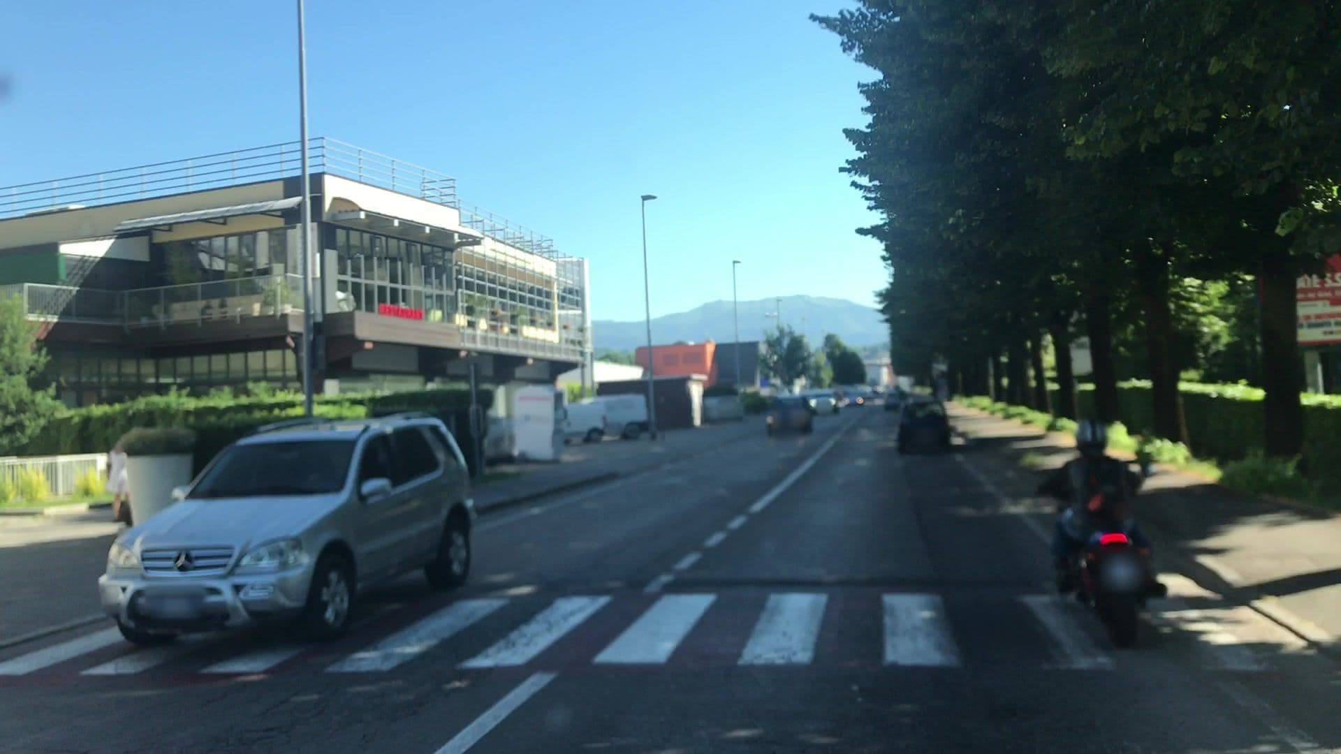 Street view near Axolute Comfort Hotel Como Cantù, Cantù — © lvl5 (CC BY-SA · Mapillary)