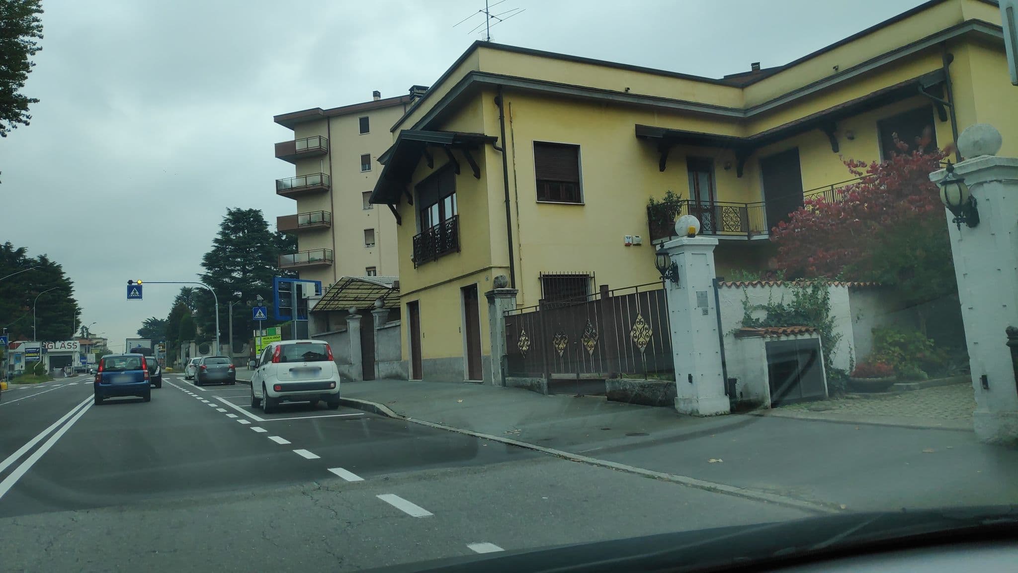 Street view near Hotel Montecarlo 3 Stelle, Castellanza — © marcuscalabresus (CC BY-SA · Mapillary)