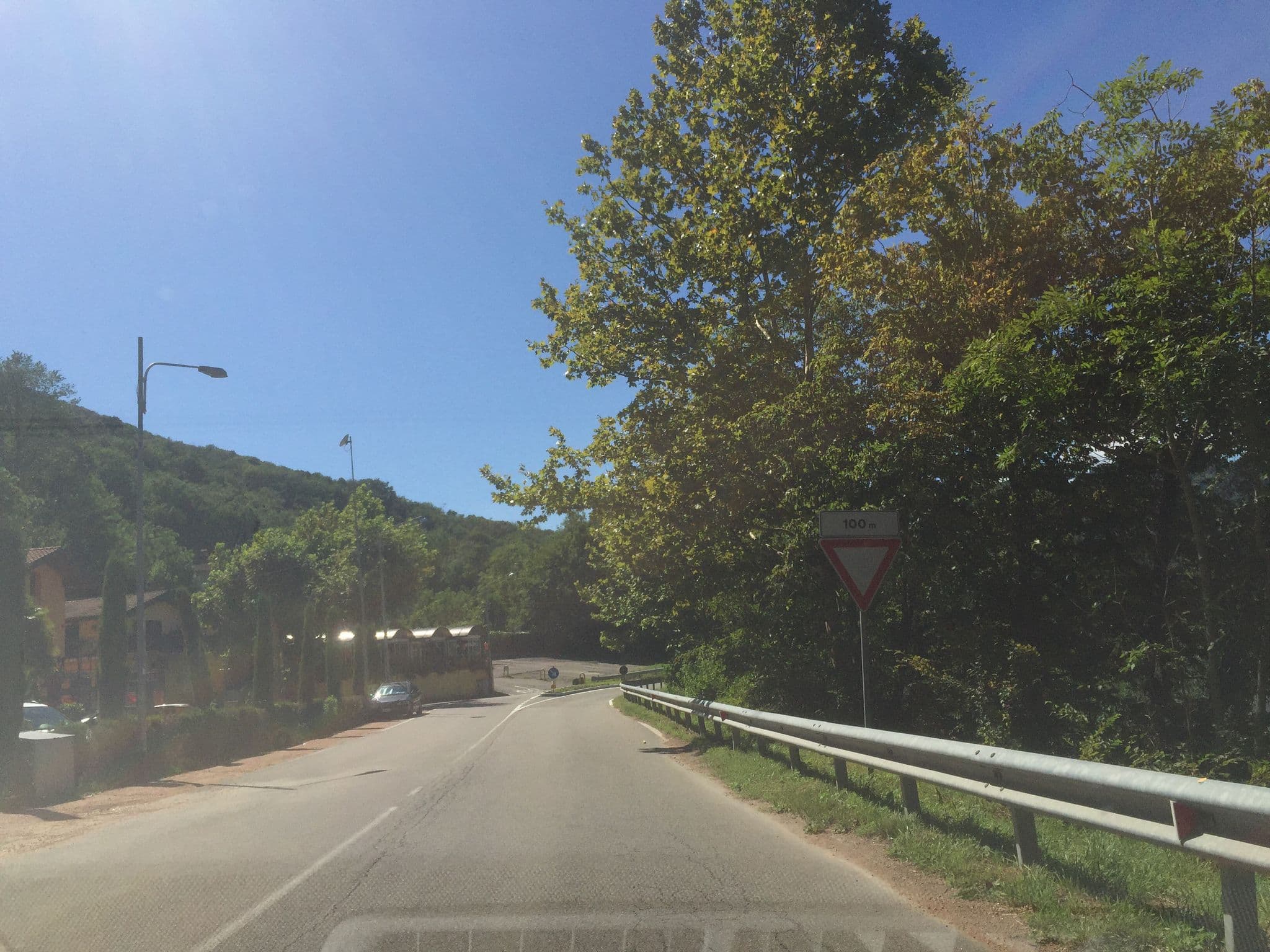 Street view near Hotel Grotto Bagat, Lavena Ponte Tresa — © tubeli (CC BY-SA · Mapillary)