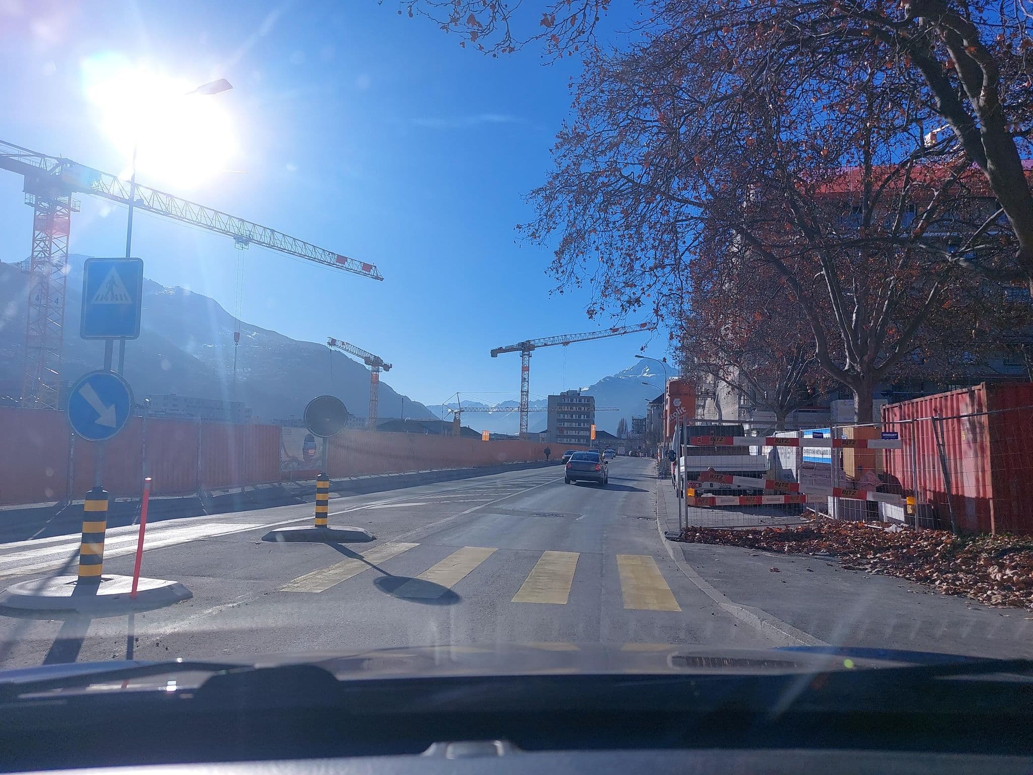 Street view near Holiday Inn Express & Suites, Sitten — © Balbenar (CC BY-SA · Mapillary)
