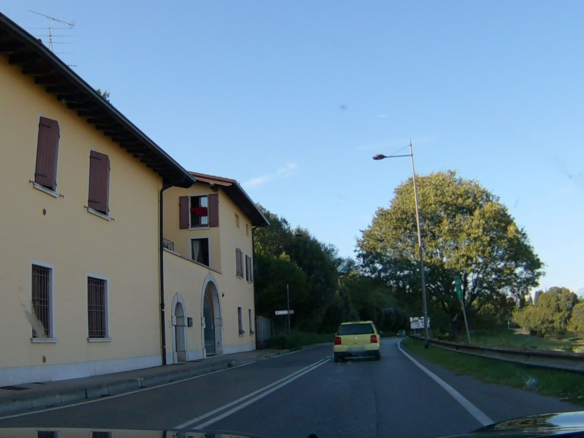 Street view near B&B Alla Mezza Luna, Lonato — © endszbrxns (CC BY-SA · Mapillary)