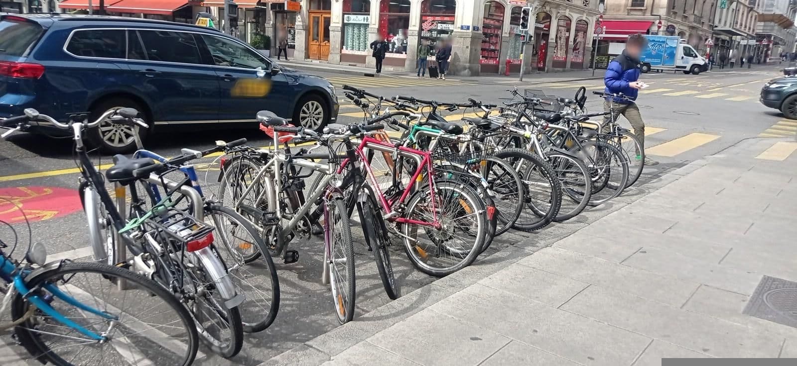 Street view near Résidence Rossi, Geneva — © Sanchezbabs (CC BY-SA · Mapillary)