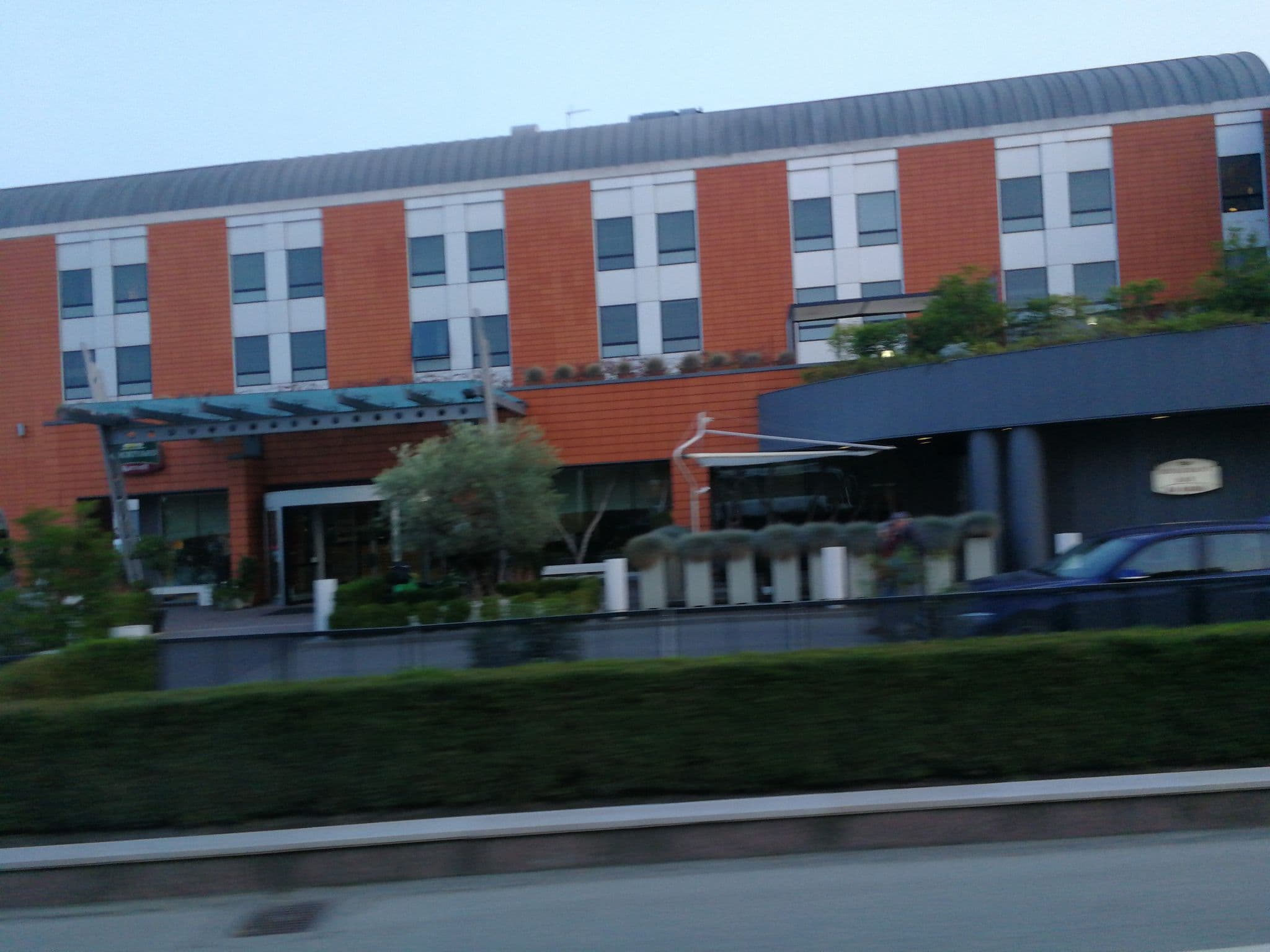 Street view near Courtyard by Marriott Aeroporto di Venezia, Tessera — © sashazykov (CC BY-SA · Mapillary)