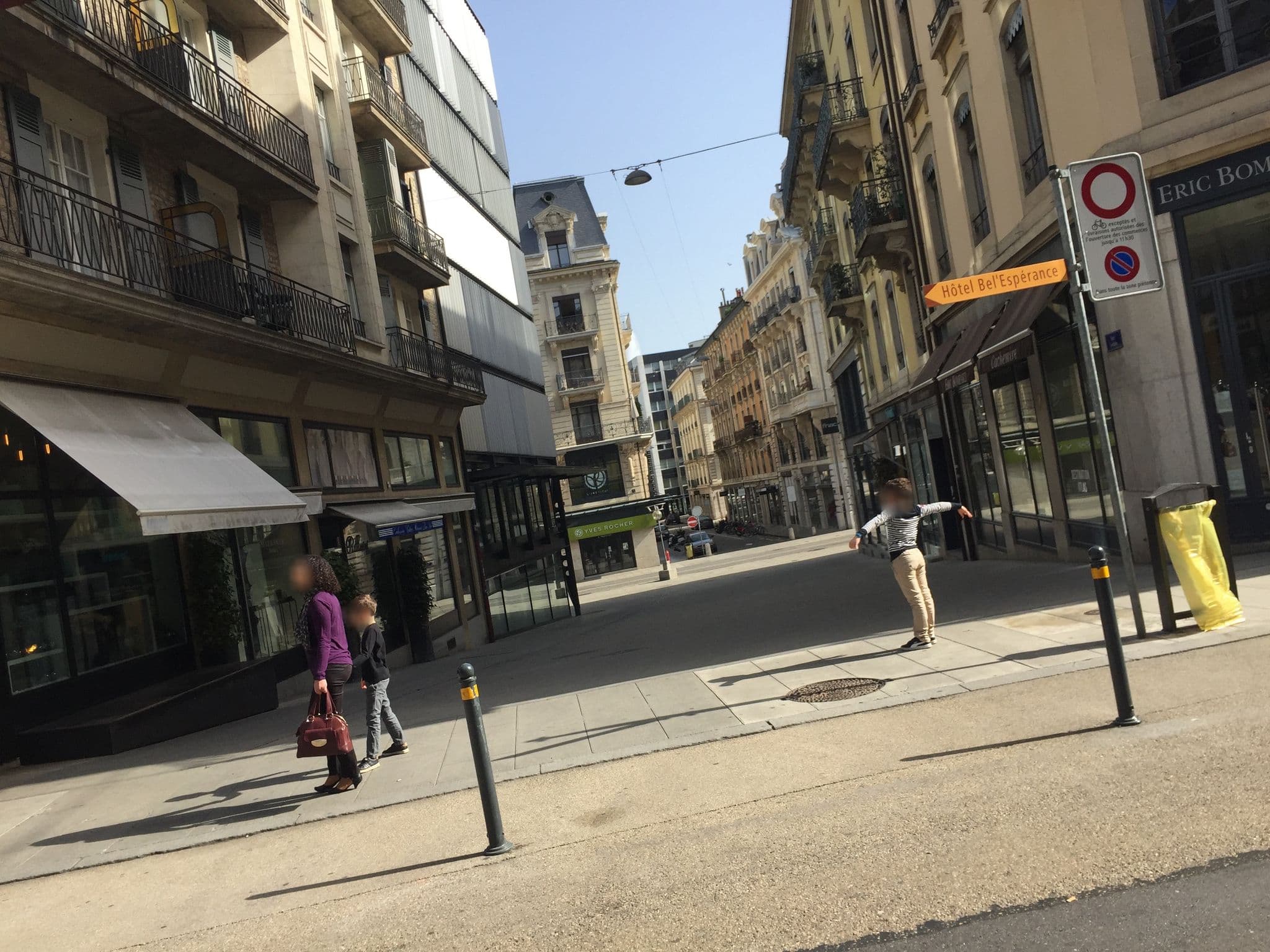 Street view near Hôtel-Résidence Cité-Verdaine, Geneva — © thepriben (CC BY-SA · Mapillary)