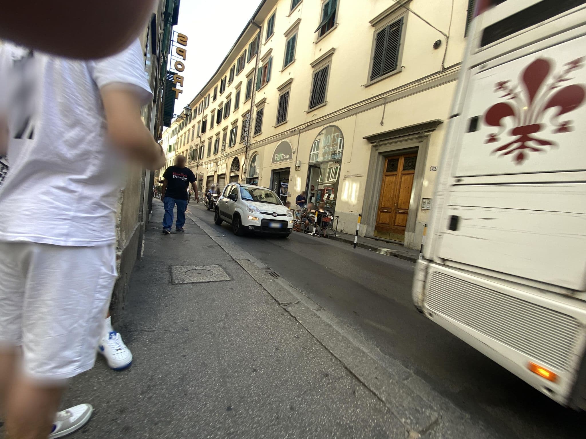 Street view near Hotel Victoria, Florence — © hede (CC BY-SA · Mapillary)