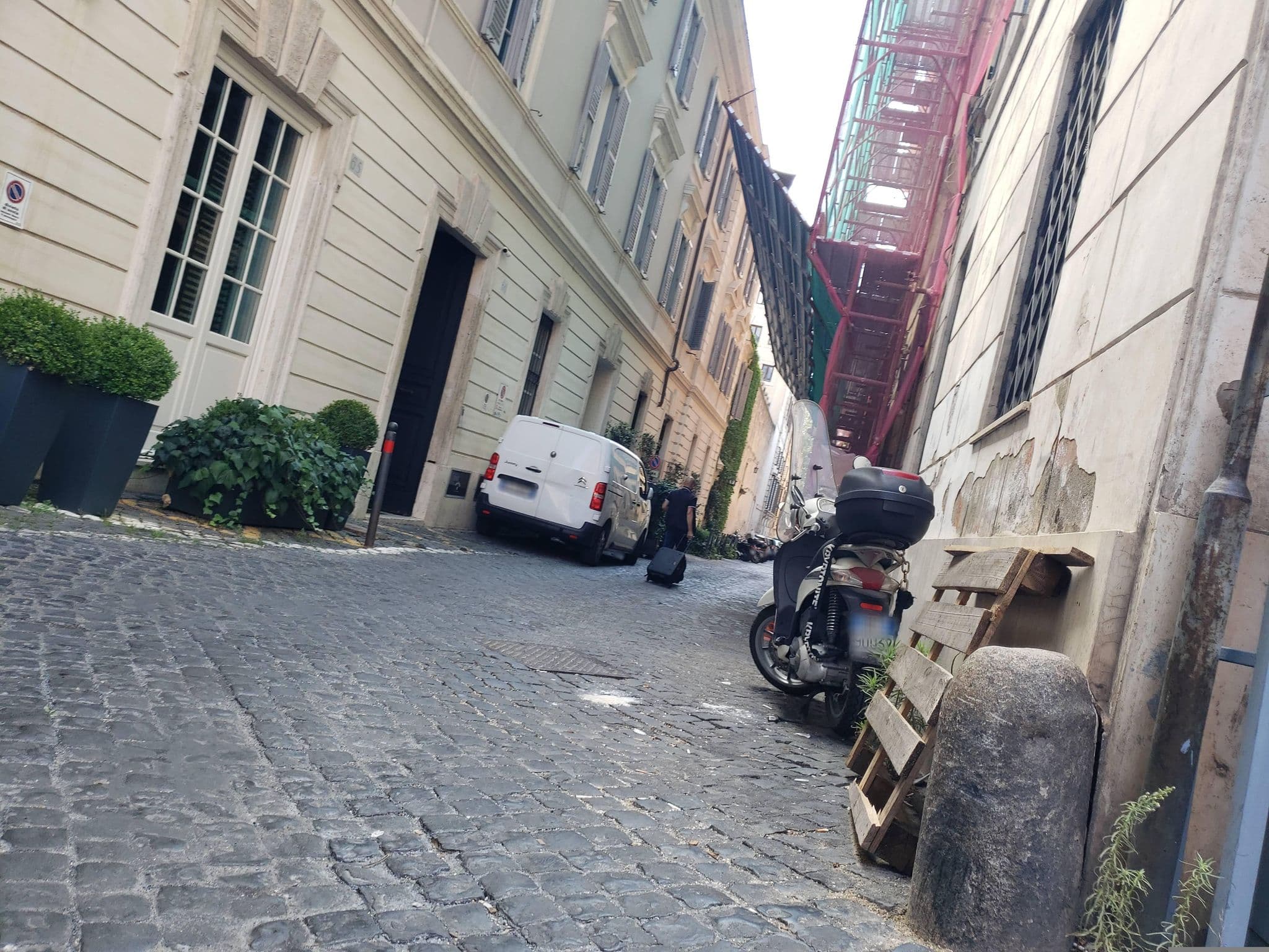 Street view near Hotel Vilòn, Sant'Eustachio — © mapfool (CC BY-SA · Mapillary)