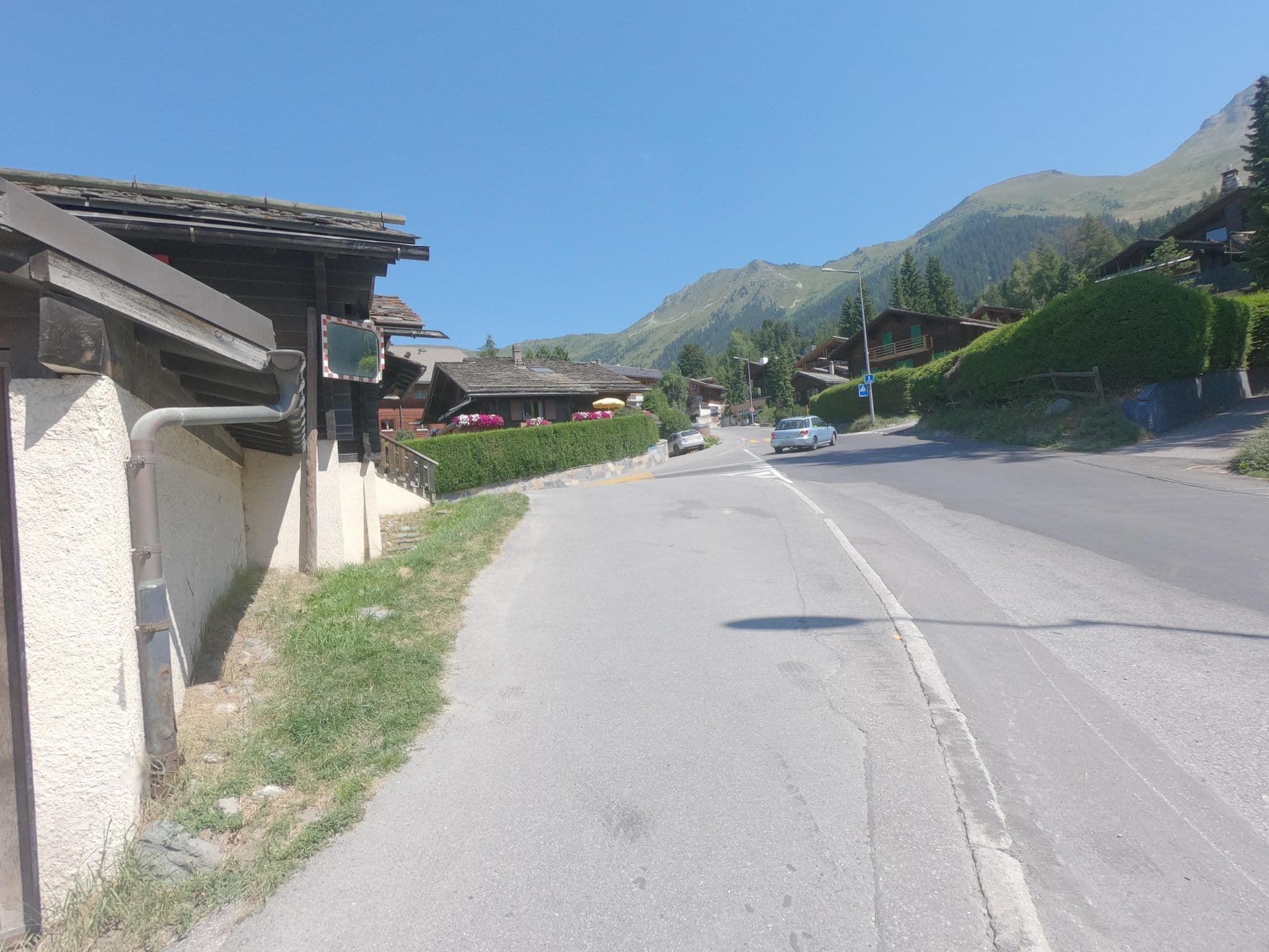 Street view near La Floconnerie, Verbier