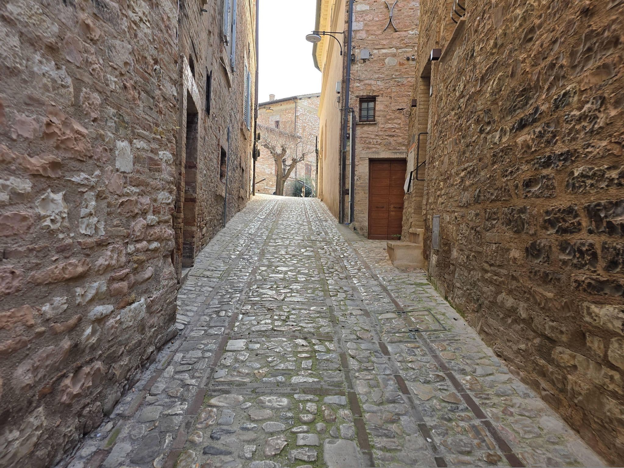 Street view near Hotel Palazzo Bocci Spello - Umbria, Spello — © peppeg (CC BY-SA · Mapillary)