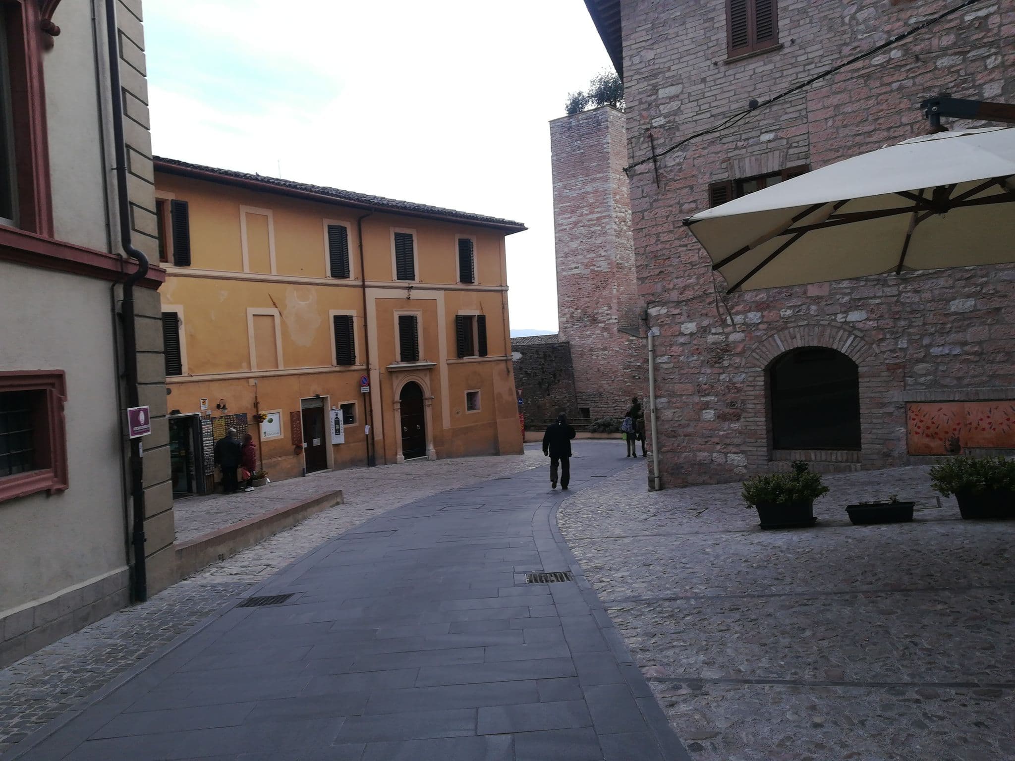 Street view near La Luna nel Borgo, Spello — © jeawrong (CC BY-SA · Mapillary)