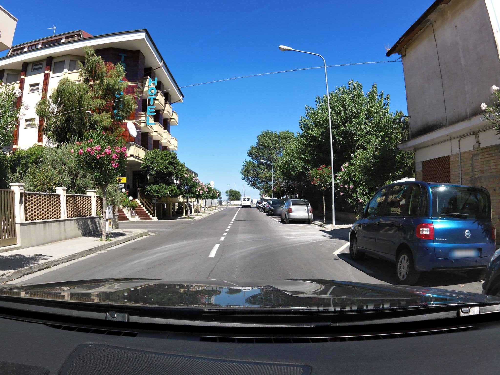Street view near Hotel Tritone, Porto San Giorgio — © czmrtn (CC BY-SA · Mapillary)