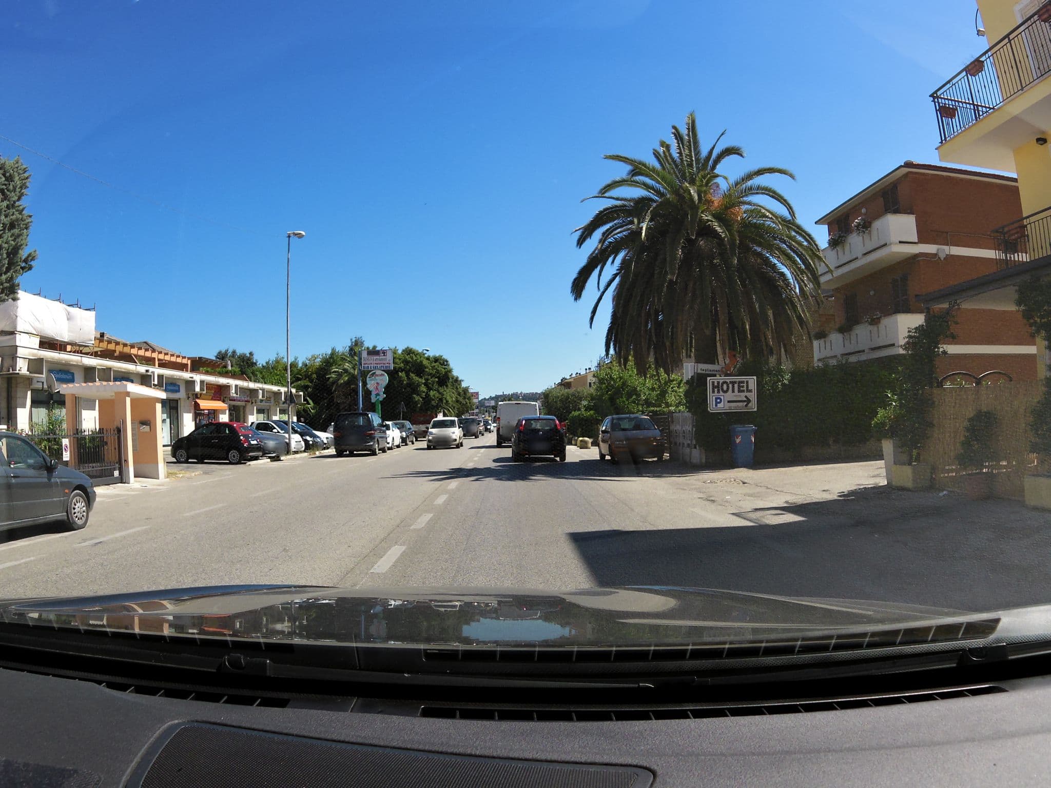 Street view near Ubika Hotel, Porto San Giorgio — © czmrtn (CC BY-SA · Mapillary)