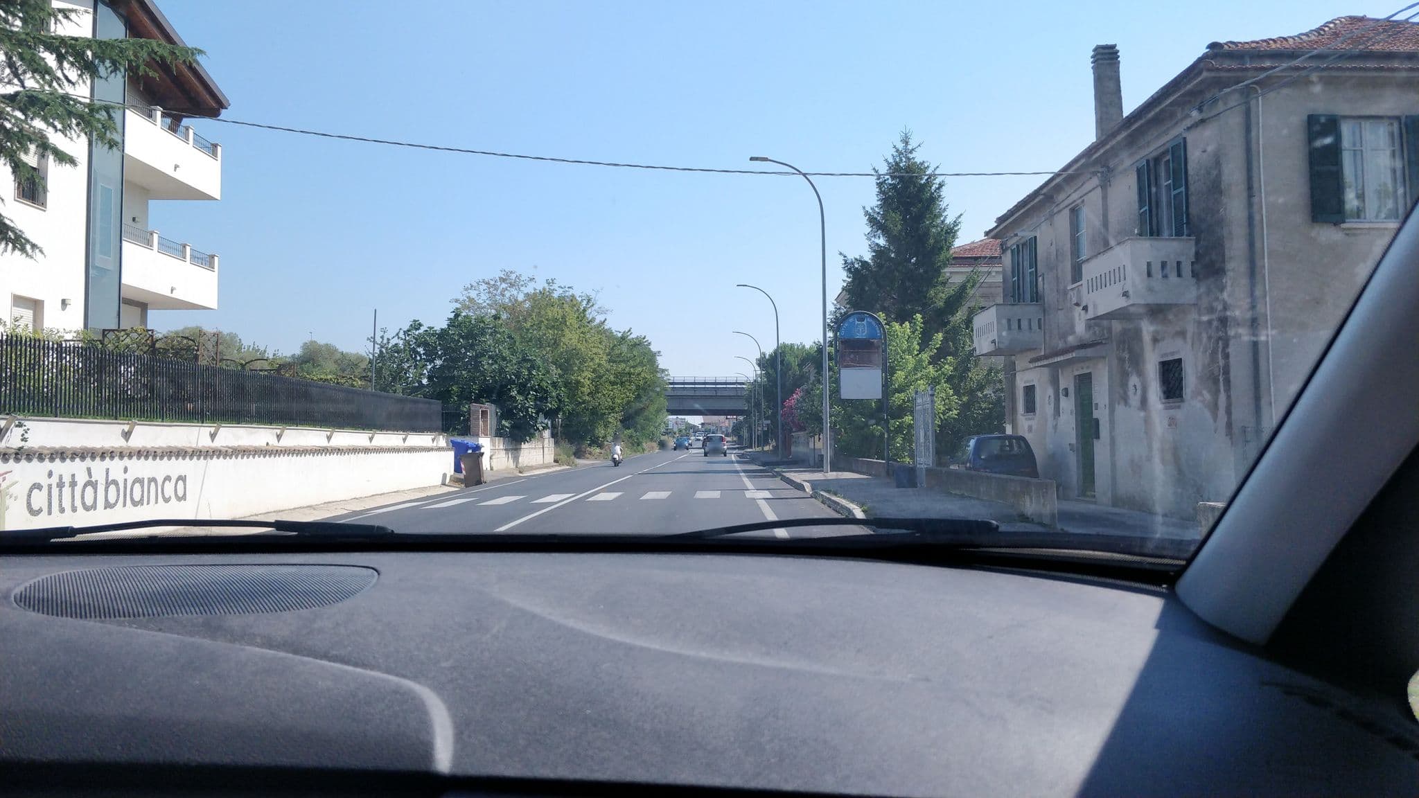 Street view near Boutique Hotel Città Bianca, Villa Raspa — © evvemoscia (CC BY-SA · Mapillary)