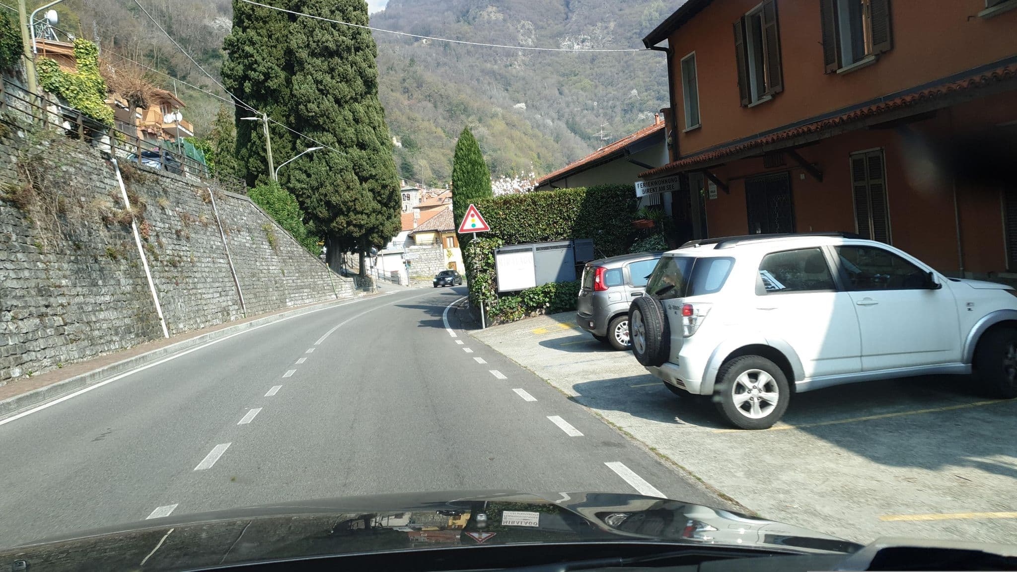 Street view near Garden Rooms, Menaggio — © yannakis (CC BY-SA · Mapillary)