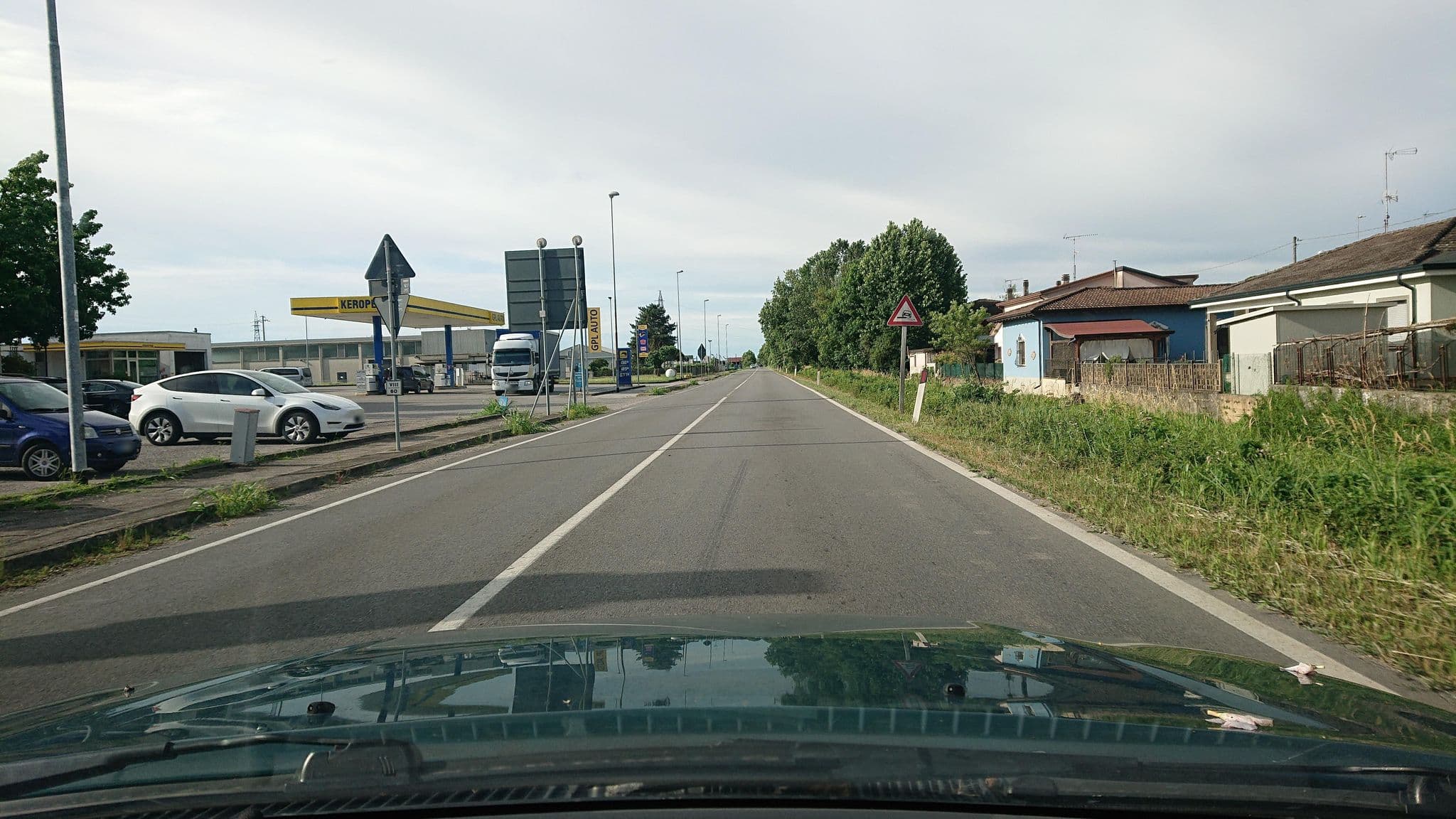 Street view near Park Hotel Ristorante Pizzeria, Casalmoro — © wegavision (CC BY-SA · Mapillary)