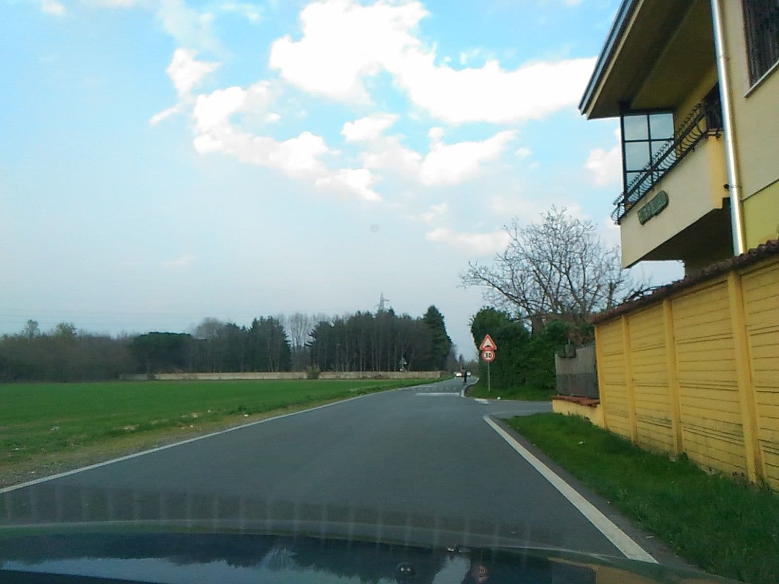 Street view near B&B il geco, Olgiate Olona — © yiyi (CC BY-SA · Mapillary)