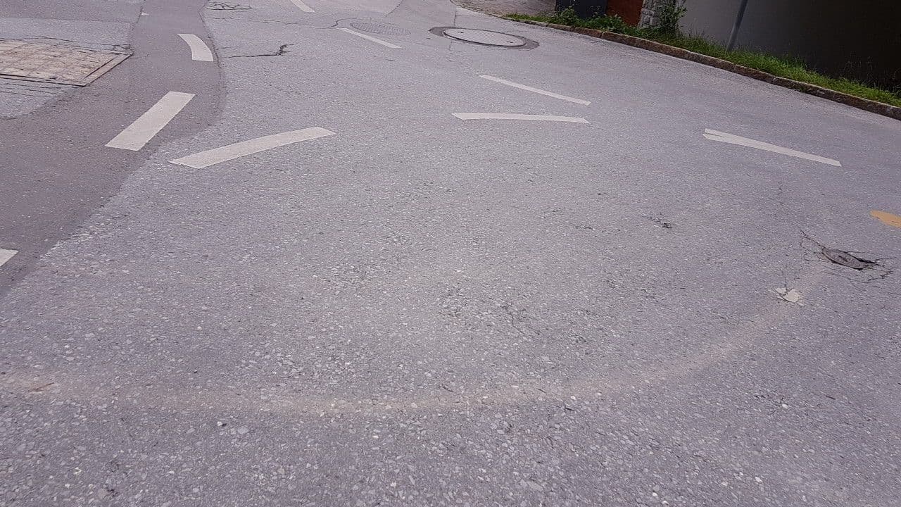 Street view near Haus Saskia, Leukerbad — © trac71 (CC BY-SA · Mapillary)