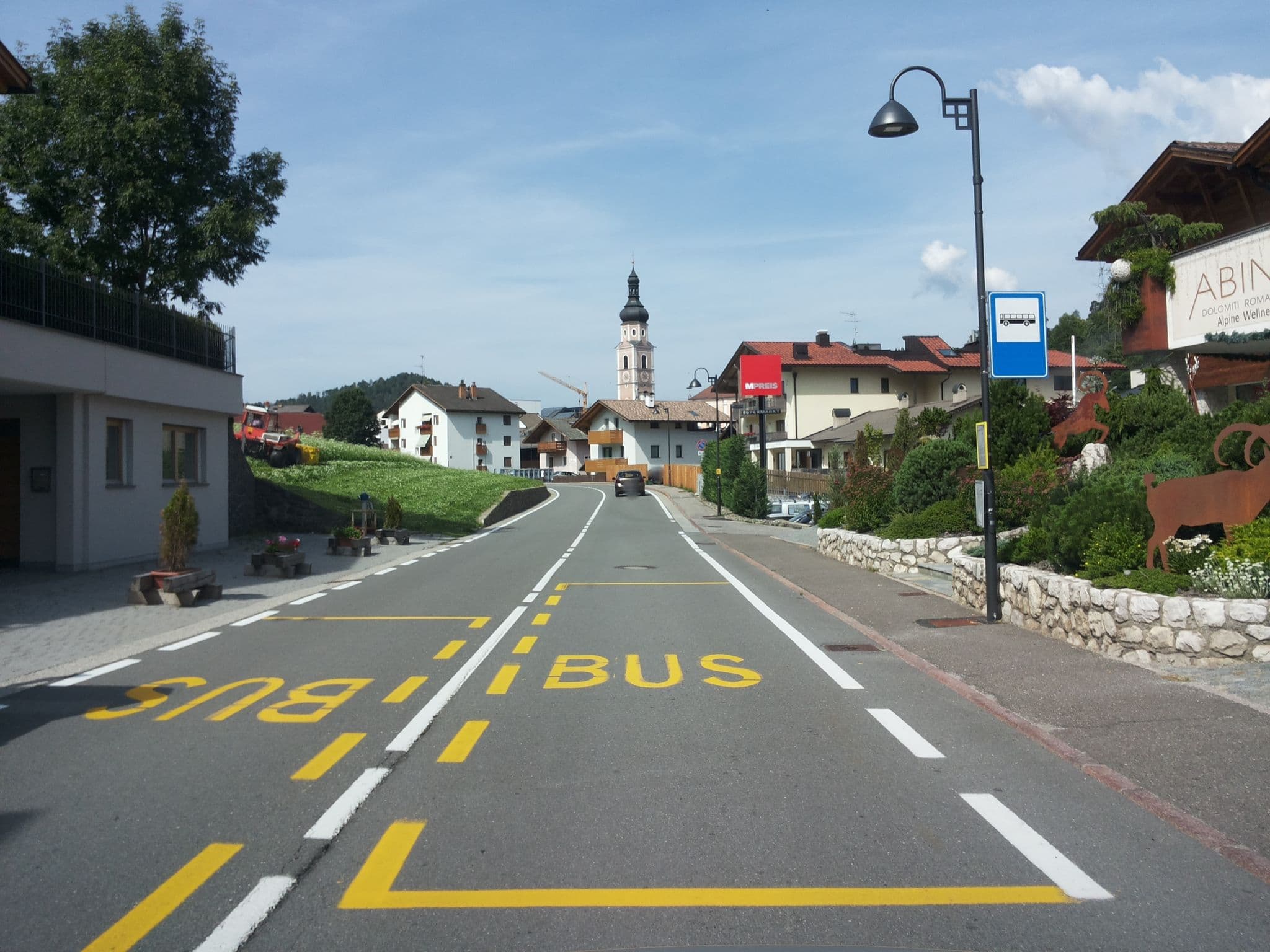 Street view near Abinea Dolomiti Romantic SPA Hotel Südtirol, Castelrotto — © musuruan (CC BY-SA · Mapillary)
