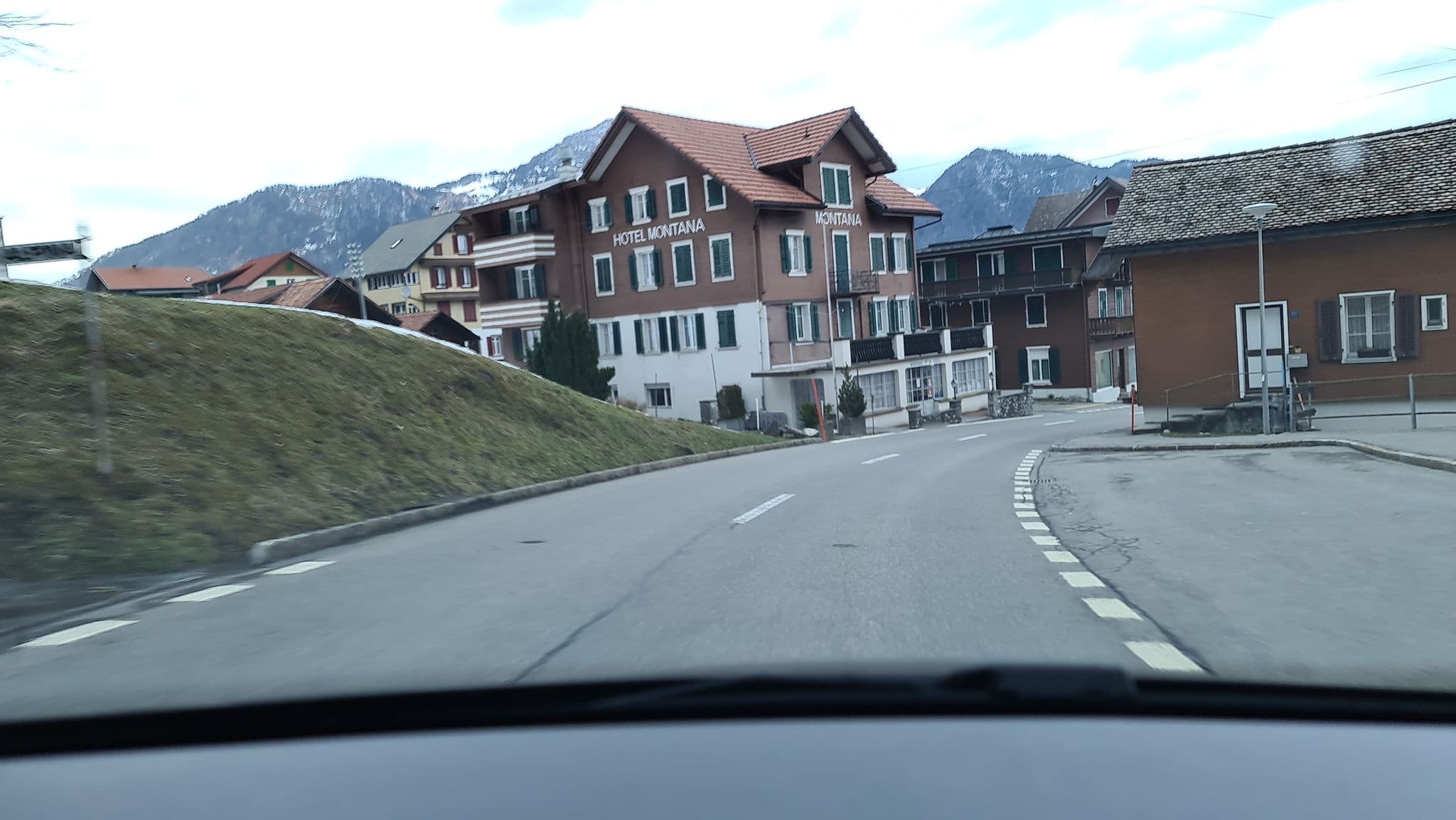 Street view near Löwen Lodge, Ingenbohl — © alexanderar (CC BY-SA · Mapillary)