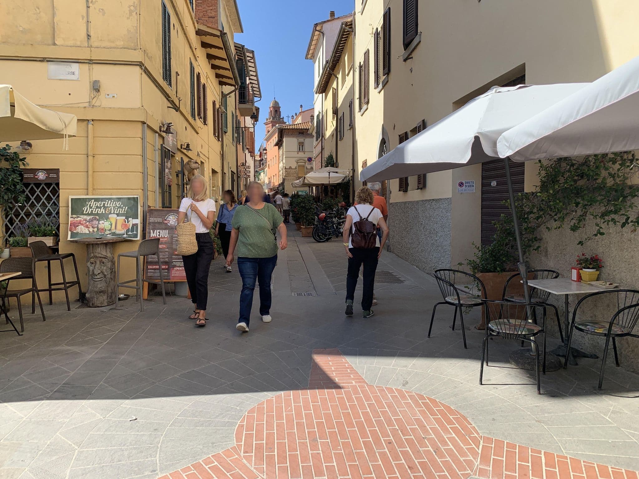 Street view near ANTICA CASA DI FAMIGLIA, Castiglione del Lago — © robot8a (CC BY-SA · Mapillary)
