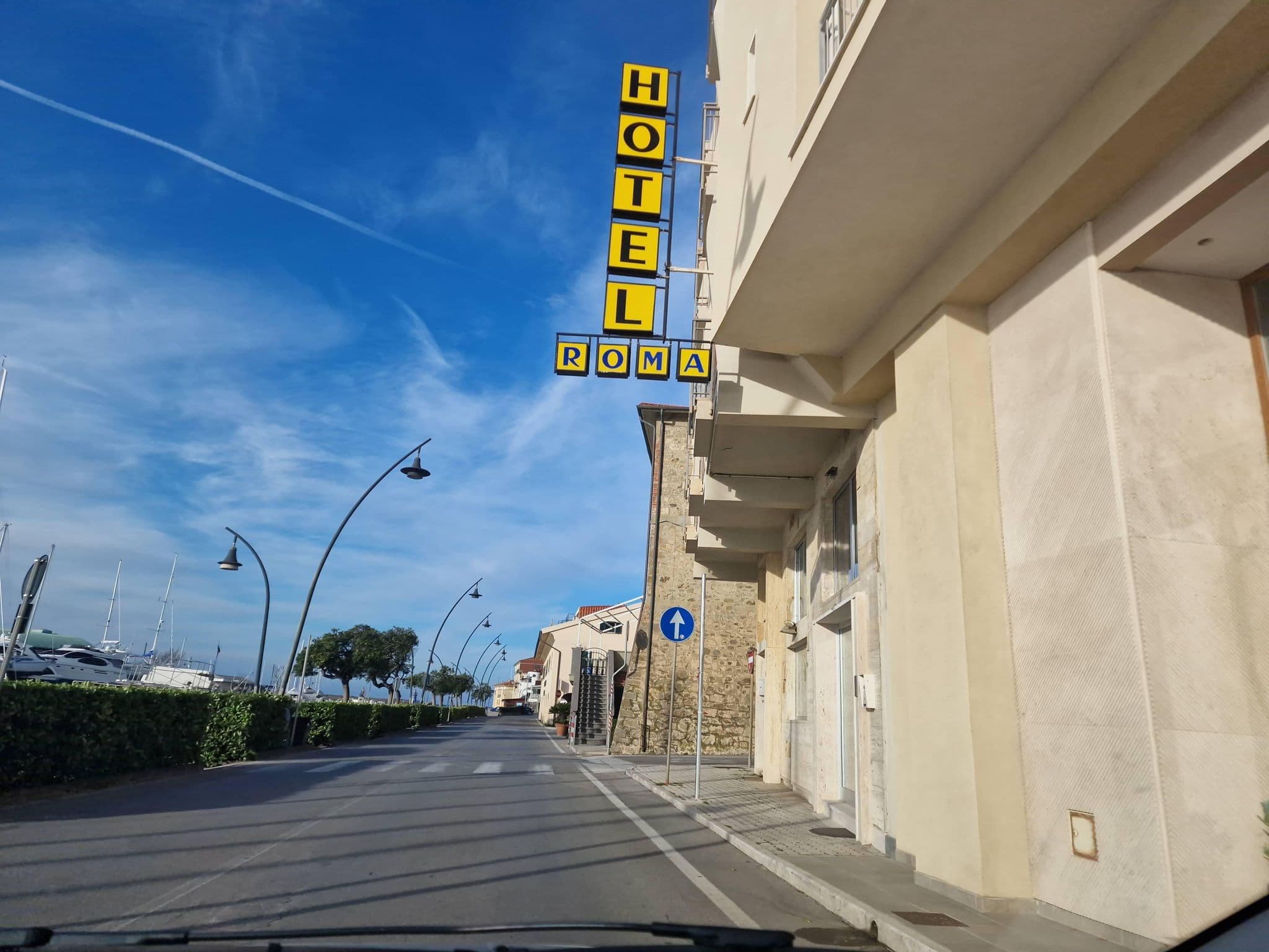 Street view near Hotel Roma - Castiglione della Pescaia, Castiglione della Pescaia — © giacomo123 (CC BY-SA · Mapillary)