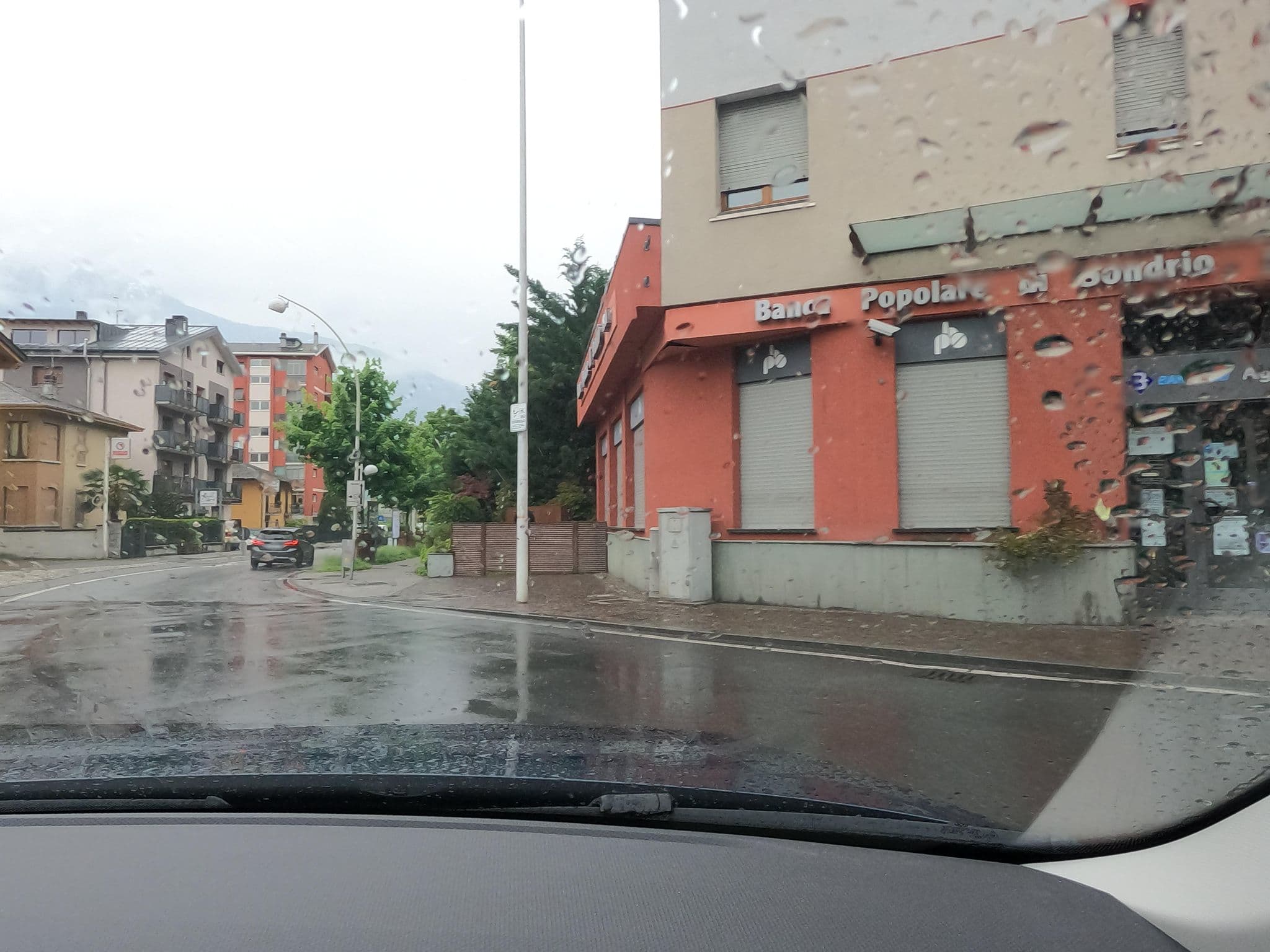 Street view near Hotel Vittoria, Sondrio — © borovac (CC BY-SA · Mapillary)