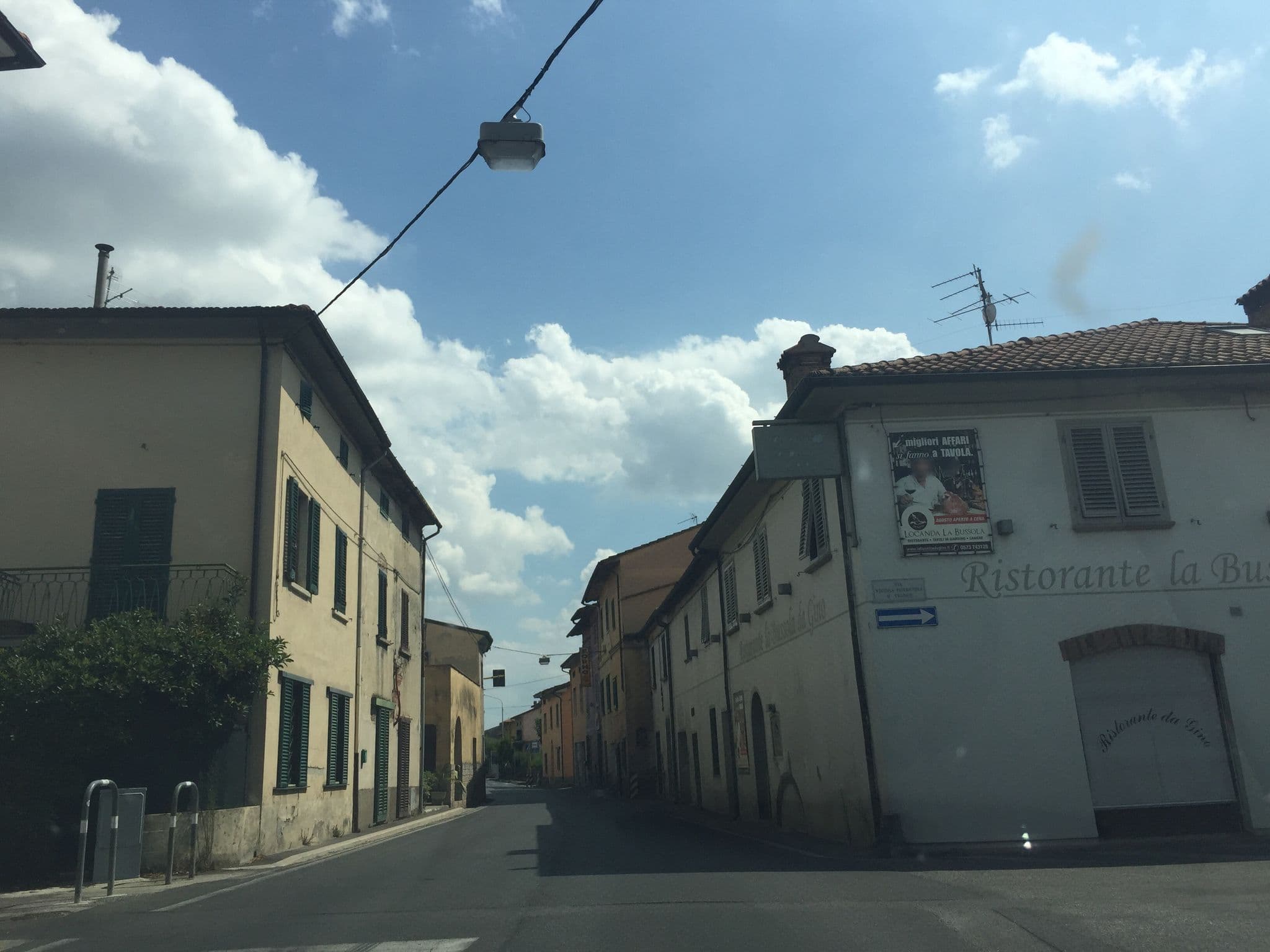 Street view near Albergo La Bussola, Catena — © mapillary_service (CC BY-SA · Mapillary)