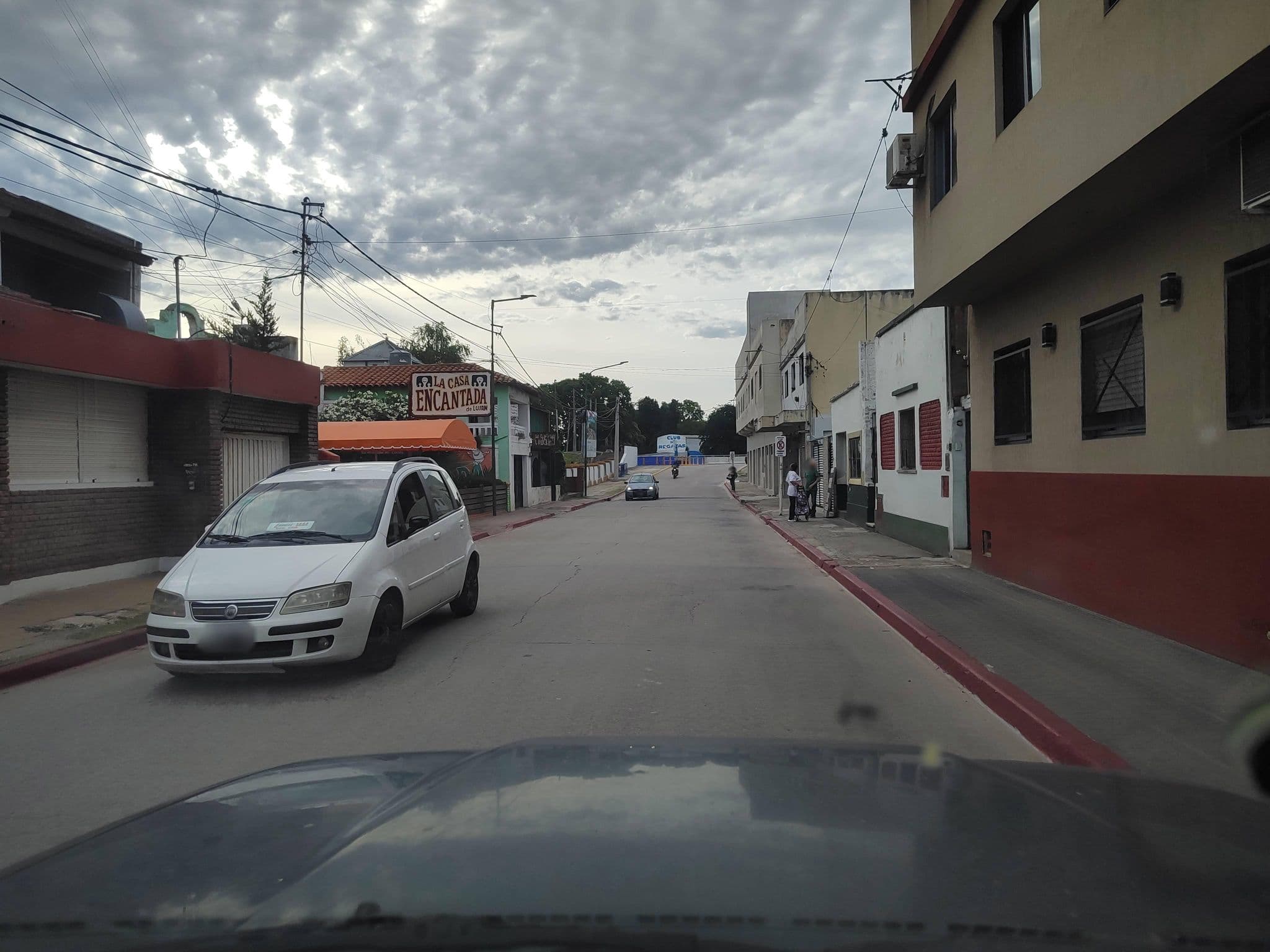Street view near Hotel Venezia, Luján — © andresduhour (CC BY-SA · Mapillary)